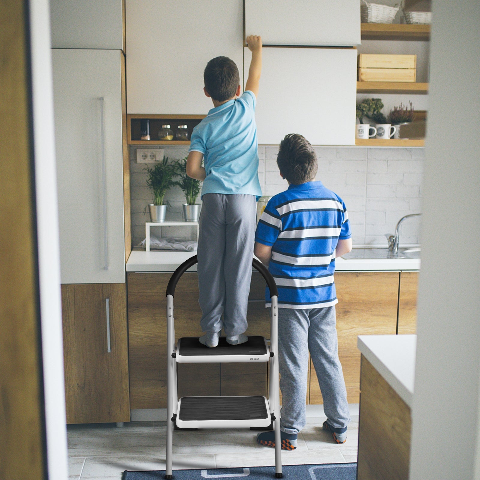 2.75 Feet Folding Step Stool with Iron Frame and Anti-Slip Pedals for 330lbs CapacityÂ