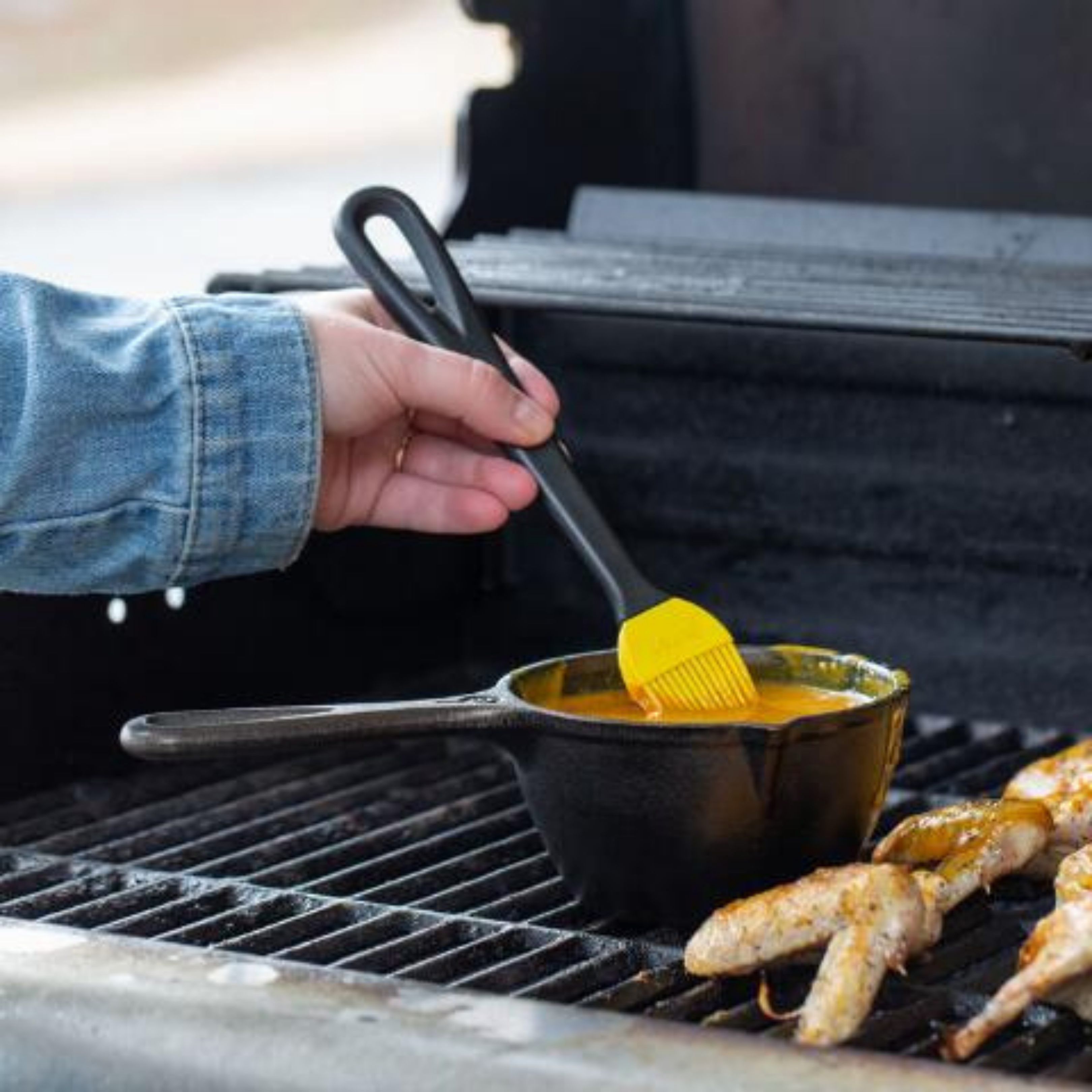 Jim Beam Pre-Seasoned Cast Iron Basting Pot for Grilling