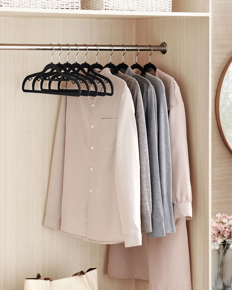 SONGMICS Heavy-Duty Plastic Hangers