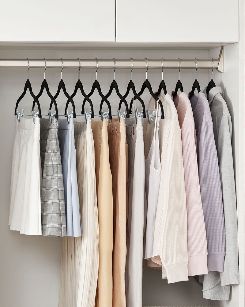 SONGMICS Velvet Pants Hangers with Adjustable Clips