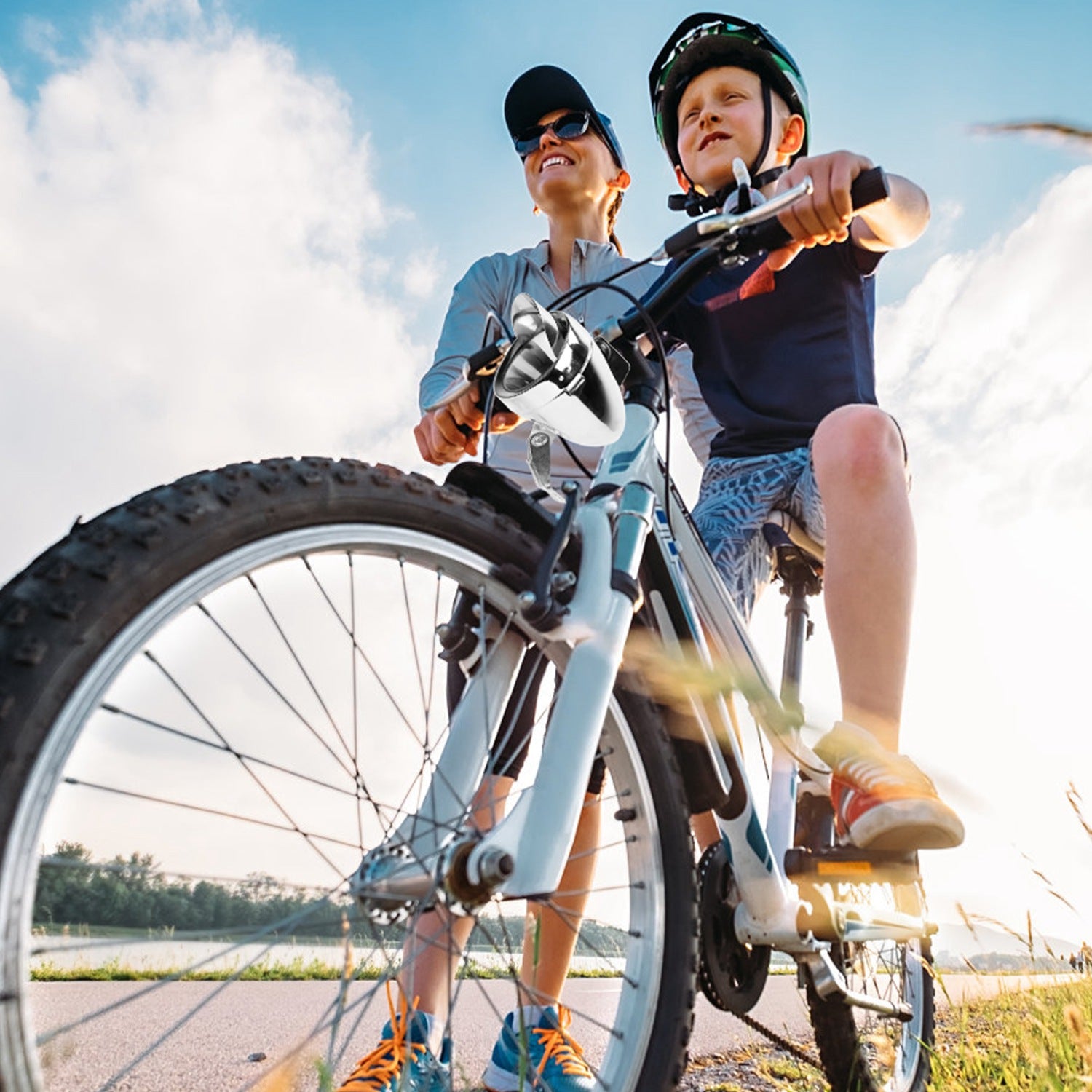 Vintage Bicycle Front Headlight Retro Metal Chrome Silver Shell Bright Bike LED Light Night Riding Safety Cycling Fog Light Headlamp with Bracket