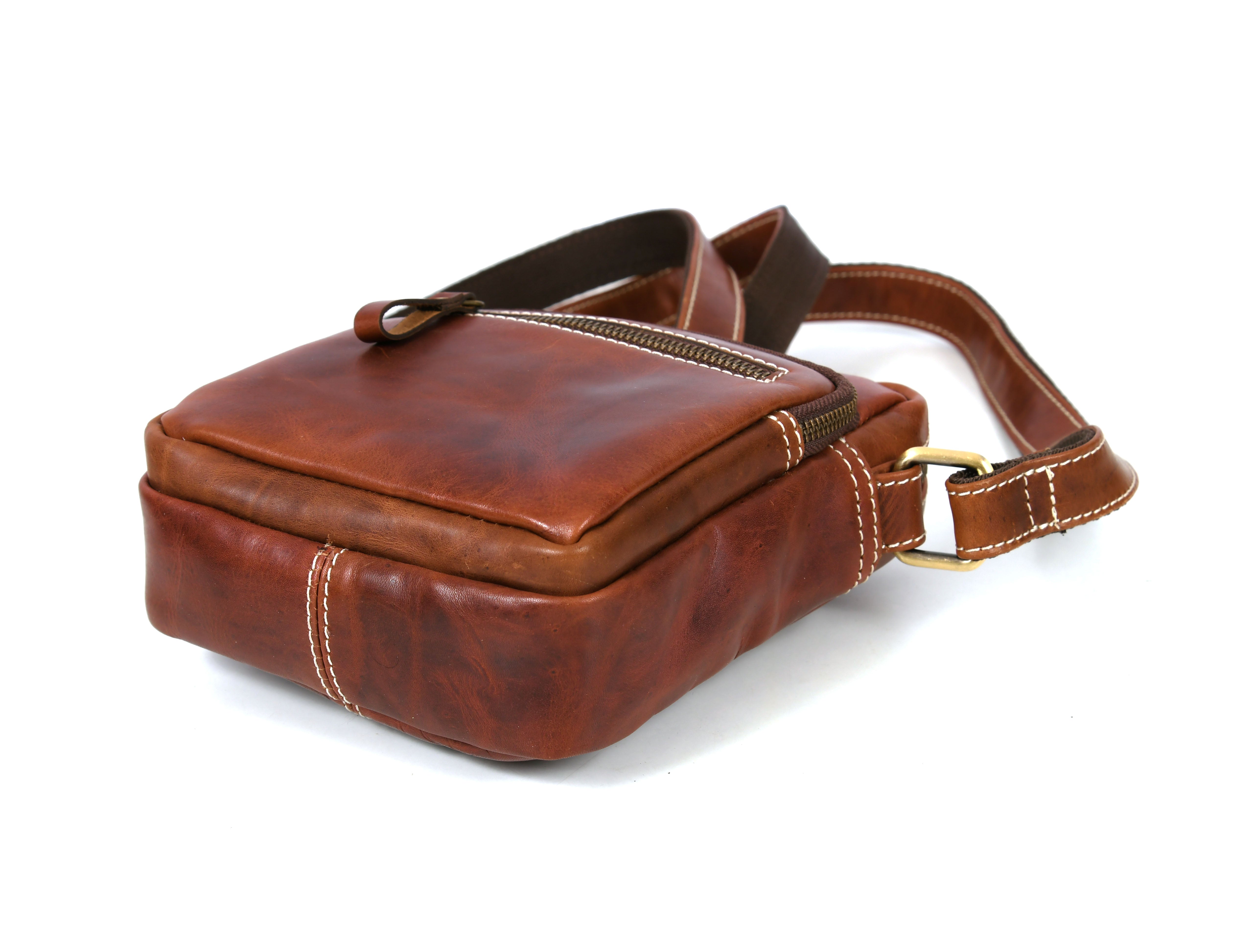 Leather Flight Crossbody Bag – Stylish & Travel Ready
