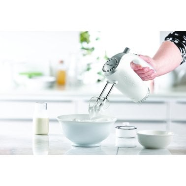 Brentwood® Lightweight 5-Speed Electric Hand Mixer (White)