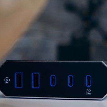 Austere® VII Series Power 4,000-Joules Surge Protector Power Strip with 5 OmniPort USB+PD Ports, 6-Ft. Cord (8 Outlet)