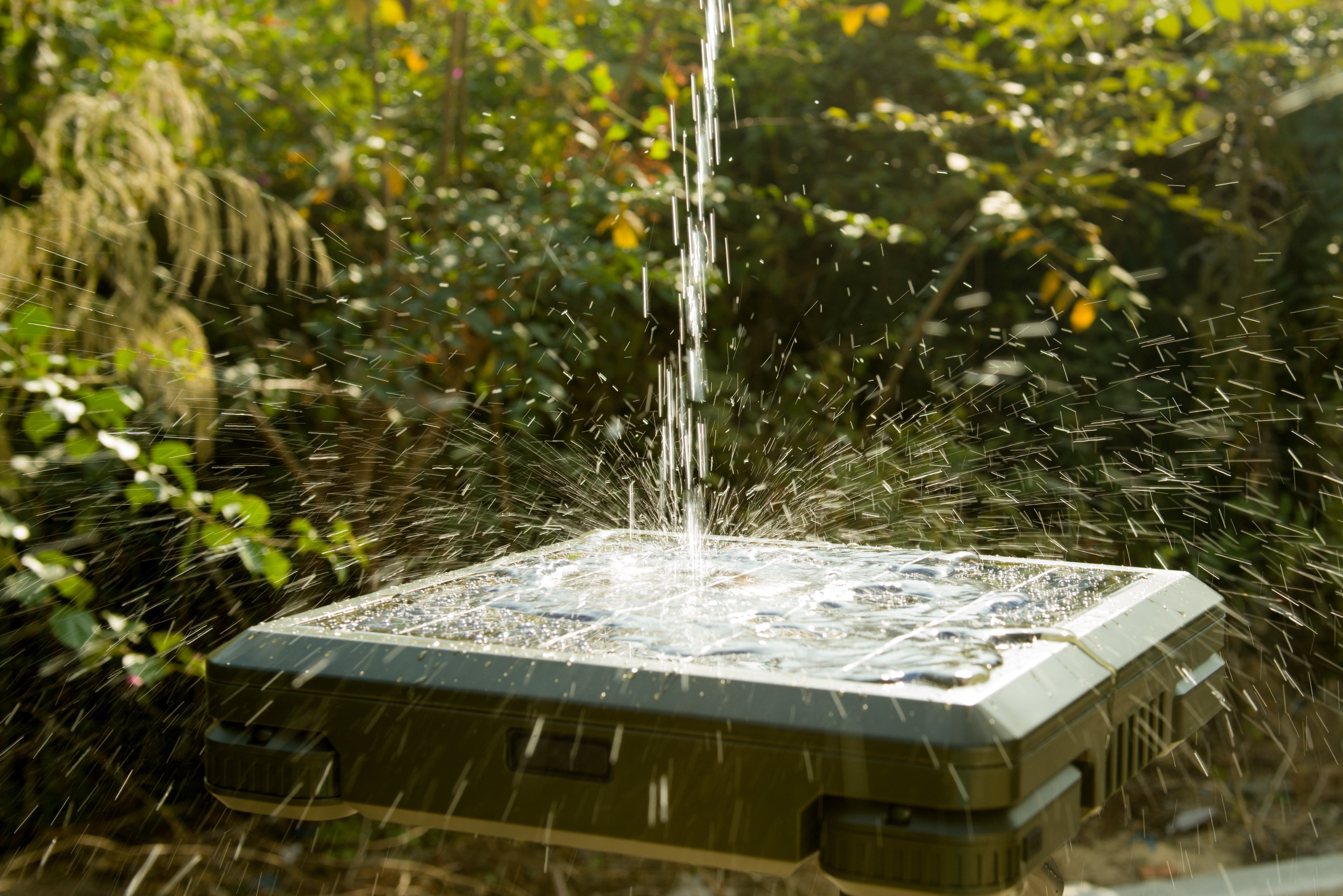 TRU De-LIGHT WHITENIGHT Multipurpose LED Solar / AC / DC - Garden, Camping Main Light + 4 Independent Detachable Multi Mode Side Lights / Tripod + Carrying Bag