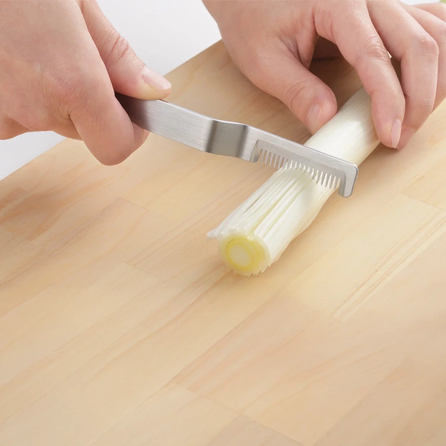 Eatoco Saku Leek Cutter – Japanese Stainless Steel Fibrous Vegetable Tool