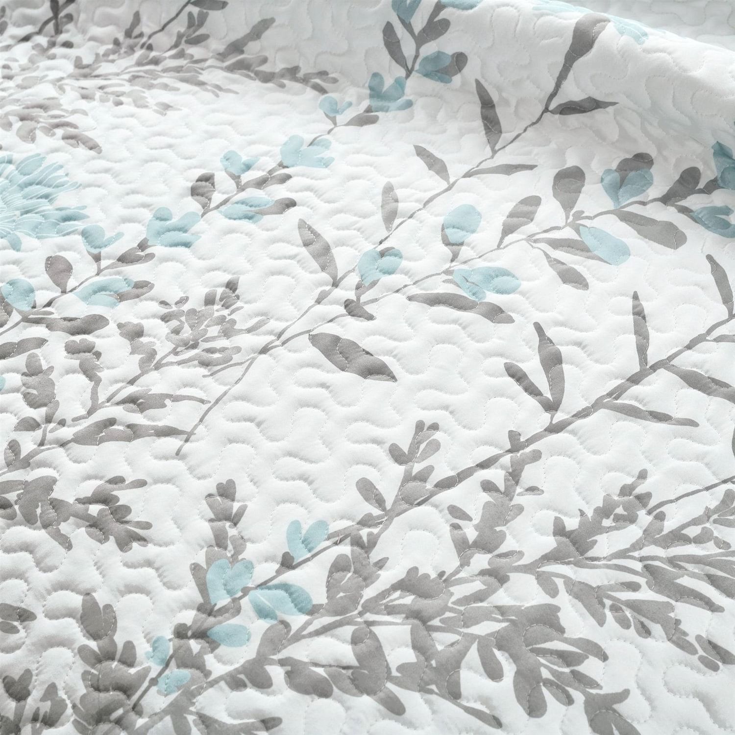 King Size Blue Grey Floral Lightweight Thin Polyester Fabric 3-Piece Quilt Set - Free Shipping