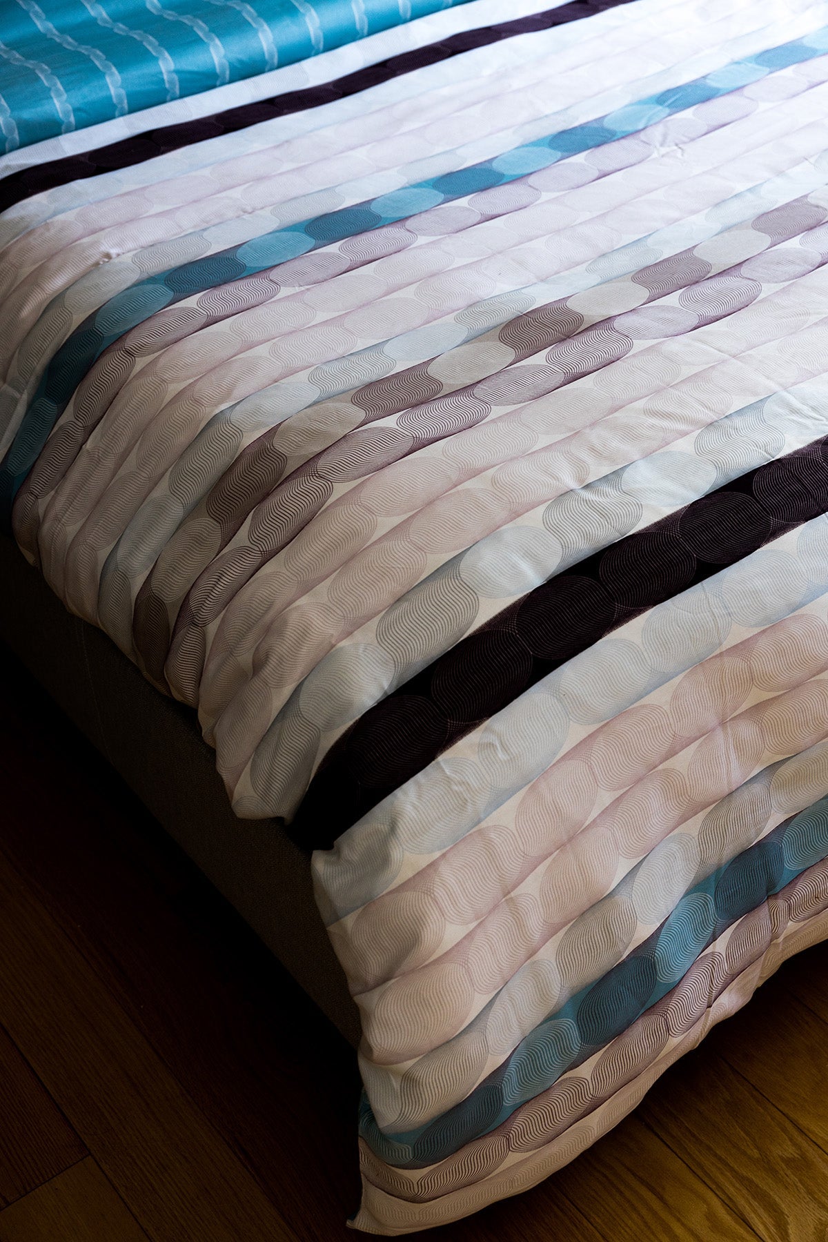 Bermuda Queen Size Printed Reversible Cotton 6pc Duvet Cover Set
