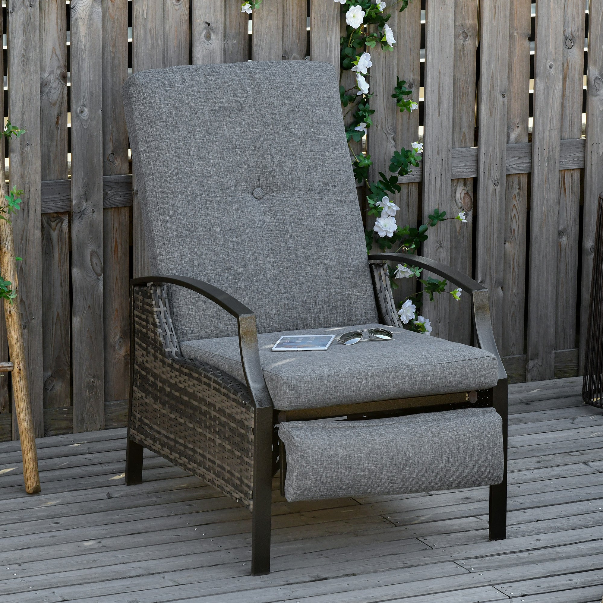 Outsunny Rattan Adjustable Recliner Chair with Hand-Woven All-Weather Wicker for Patio, Outdoor, Garden, Poolside, Grey
