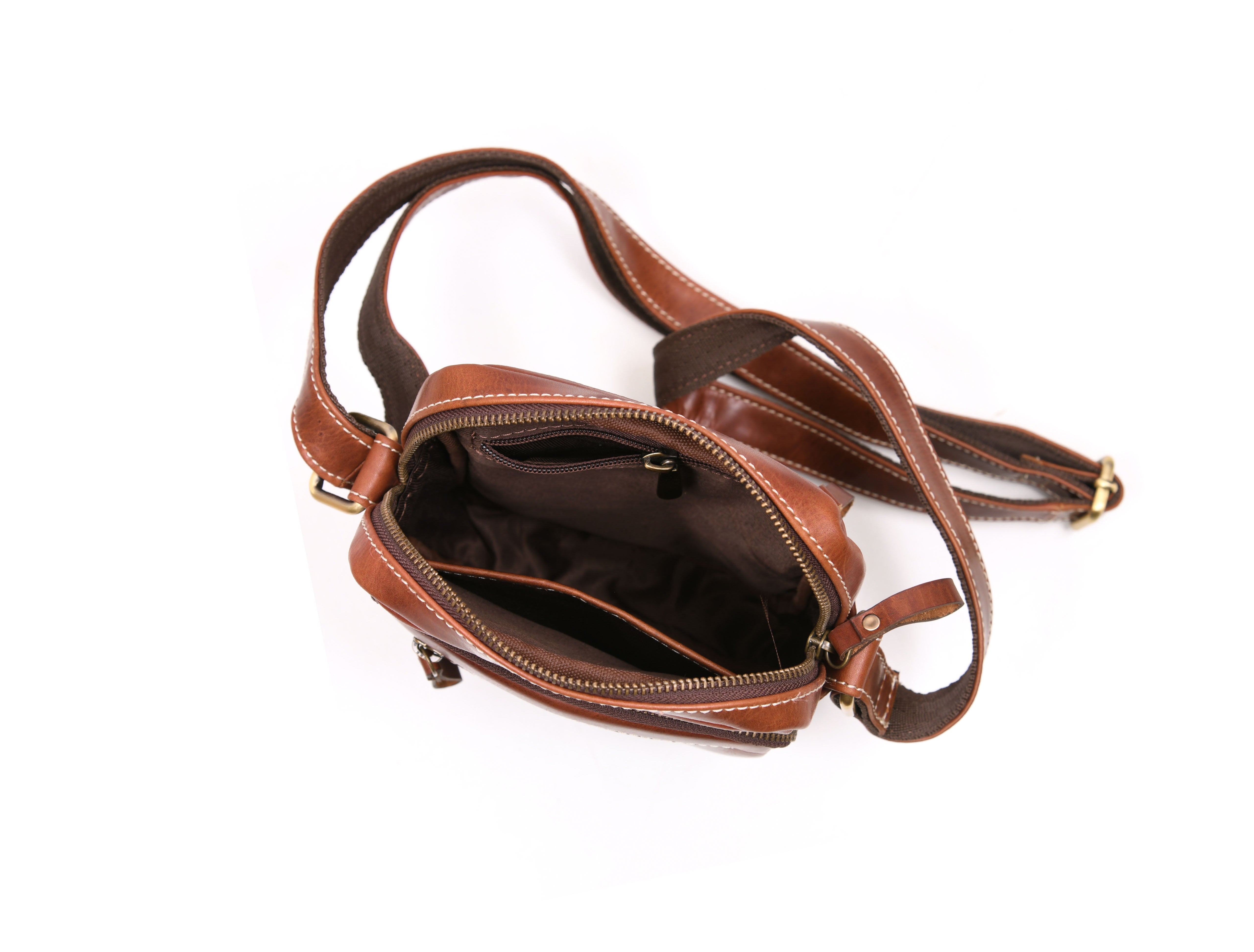 Leather Flight Crossbody Bag – Stylish & Travel Ready