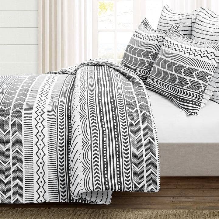 Full/Queen Scandinavian Chevron 5 Piece Black White Lightweight Comforter Set - Free Shipping