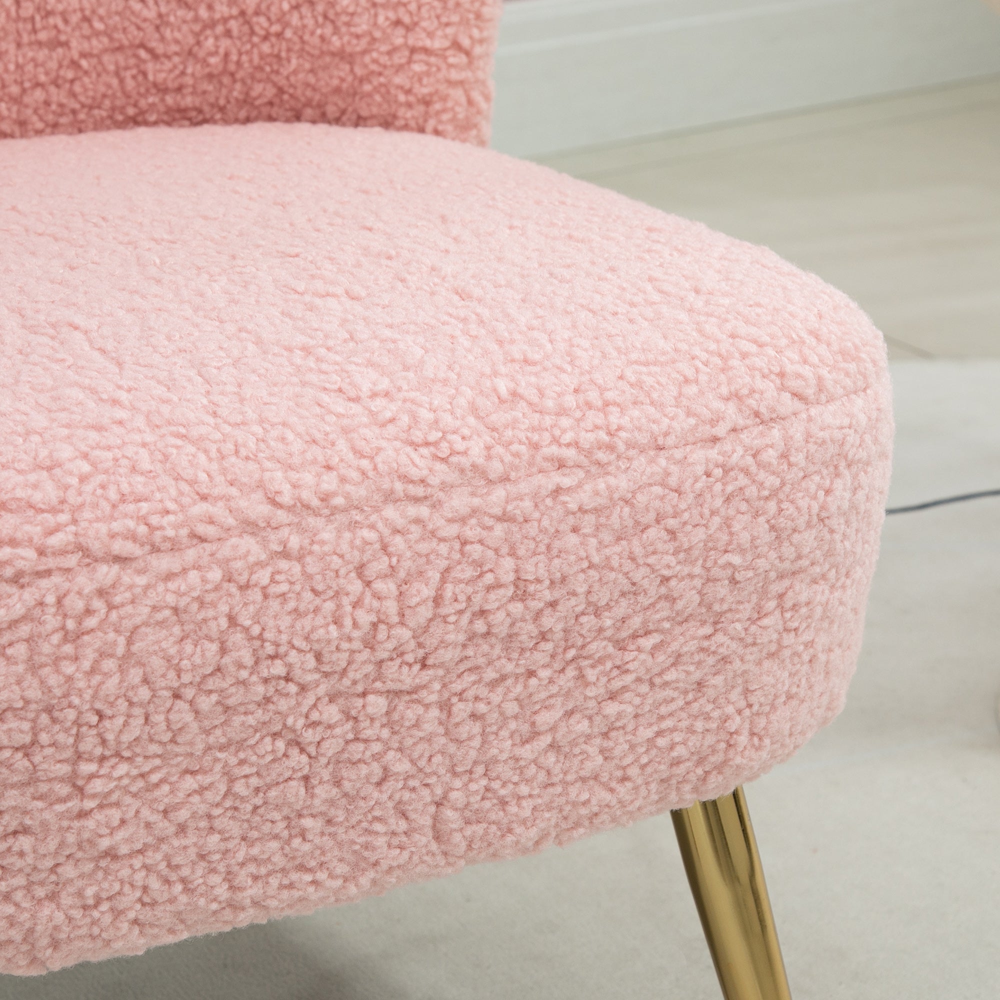 HOMCOM Chic Comfort: Soft Upholstered Lounge Chair with Gold Legs, Pink Hue for Bedroom Seating