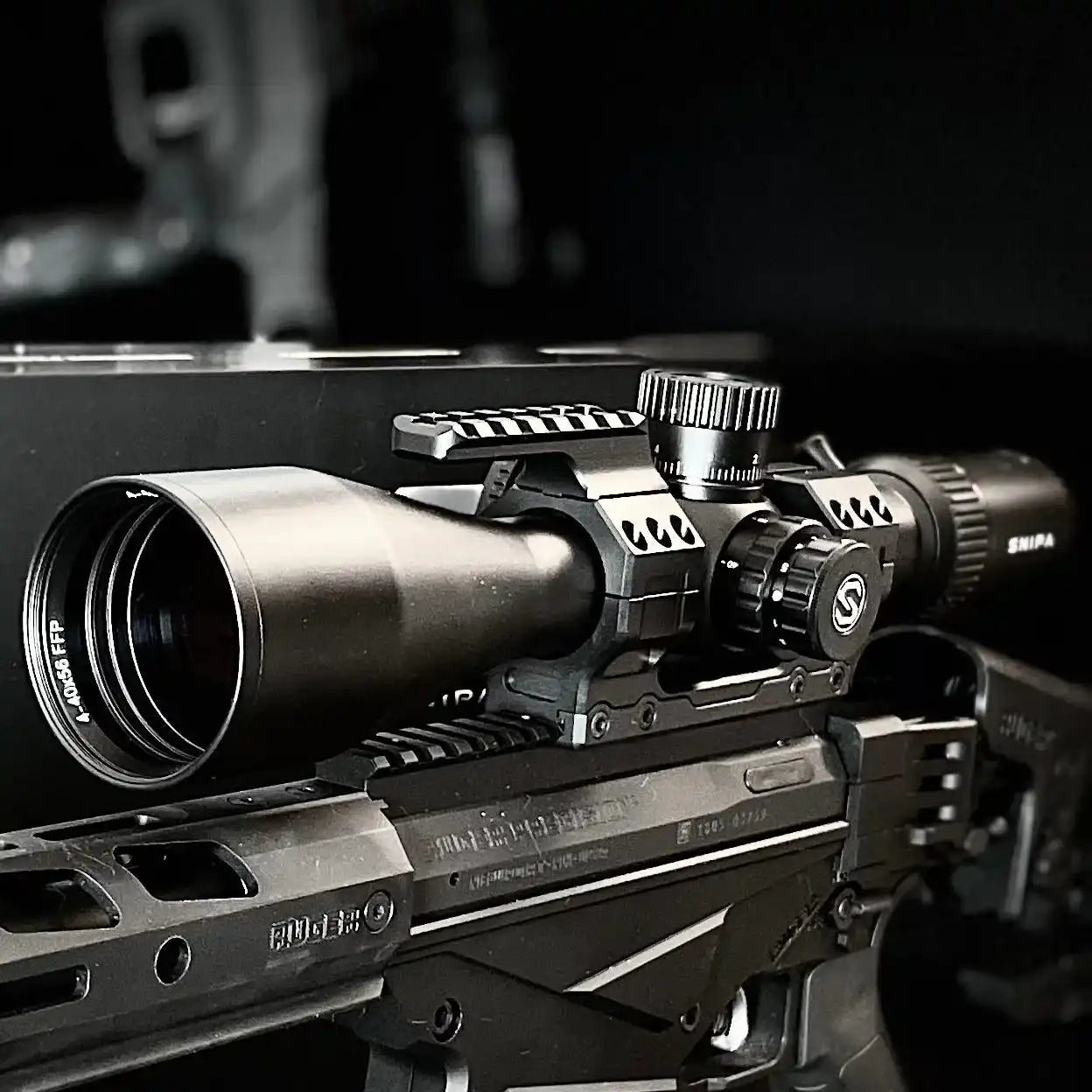 SNIPA™ Yukon Edge 4–40×56 FFP Rifle Scope – 34mm Tube, Illuminated MOA Reticle, 1/8 MOA Turrets, IPX7 Waterproof, NorthLine Mount + Focus Wheel