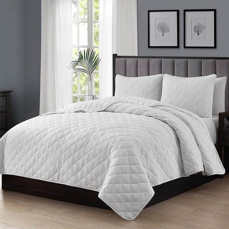 King/CAL King 3-Piece White Polyester Microfiber Diamond Quilted Quilt Set - Free Shipping
