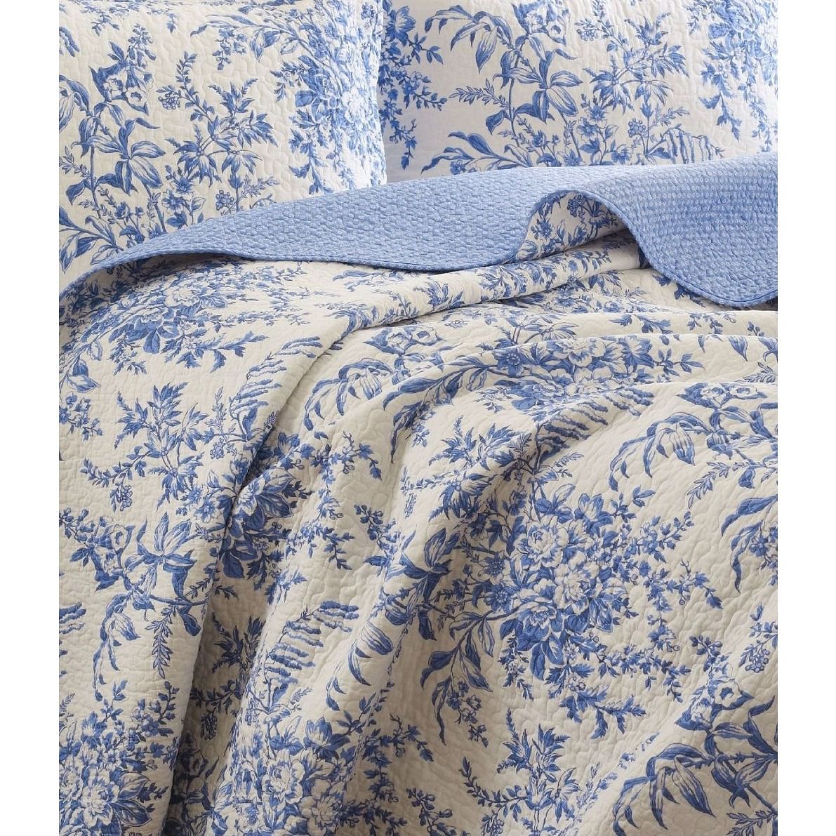 King size 100-Percent Cotton Quilt Bedspread Set with Blue White Floral Leaves Pattern - Free Shipping