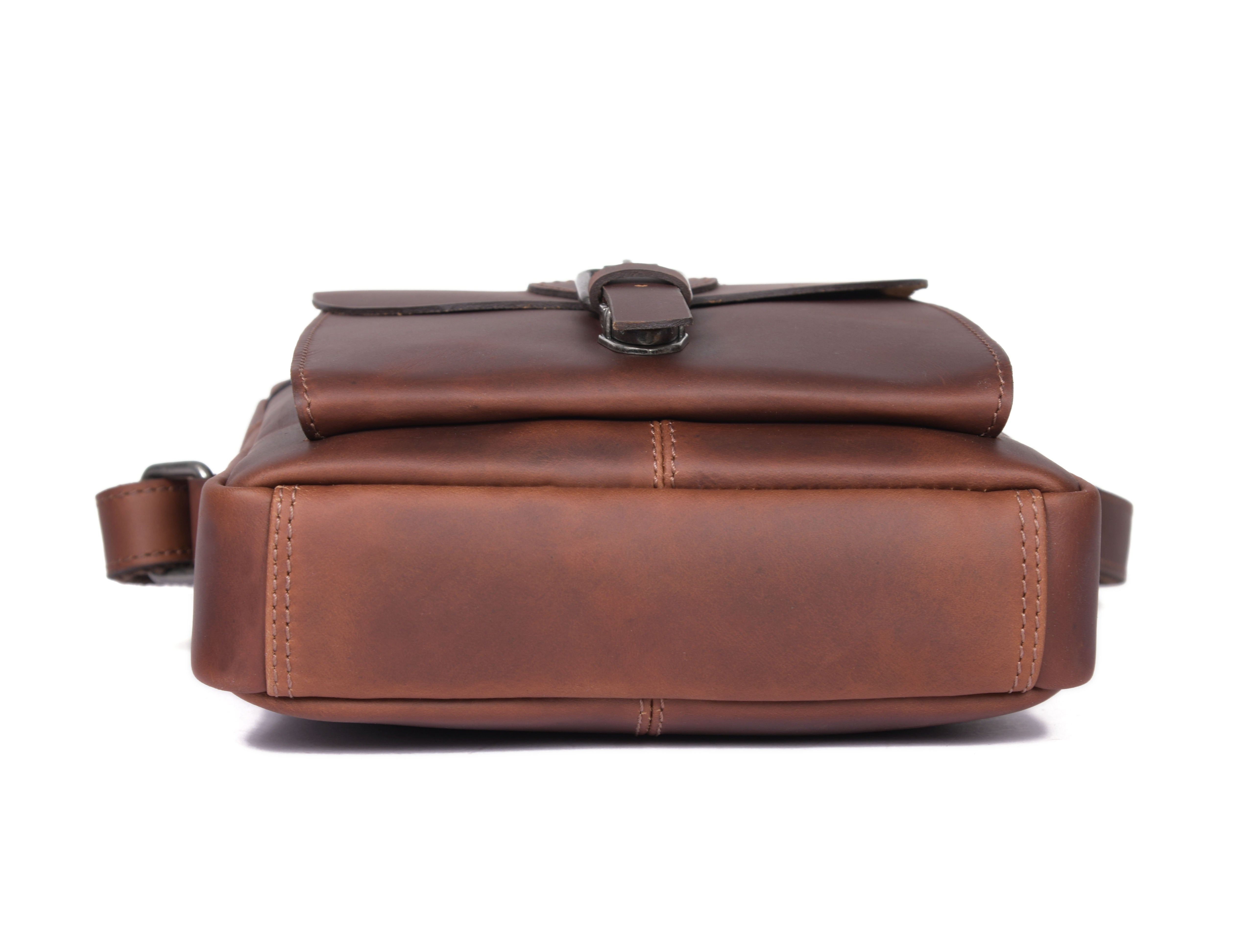European Leather Fanny Bag – Sleek & Durable