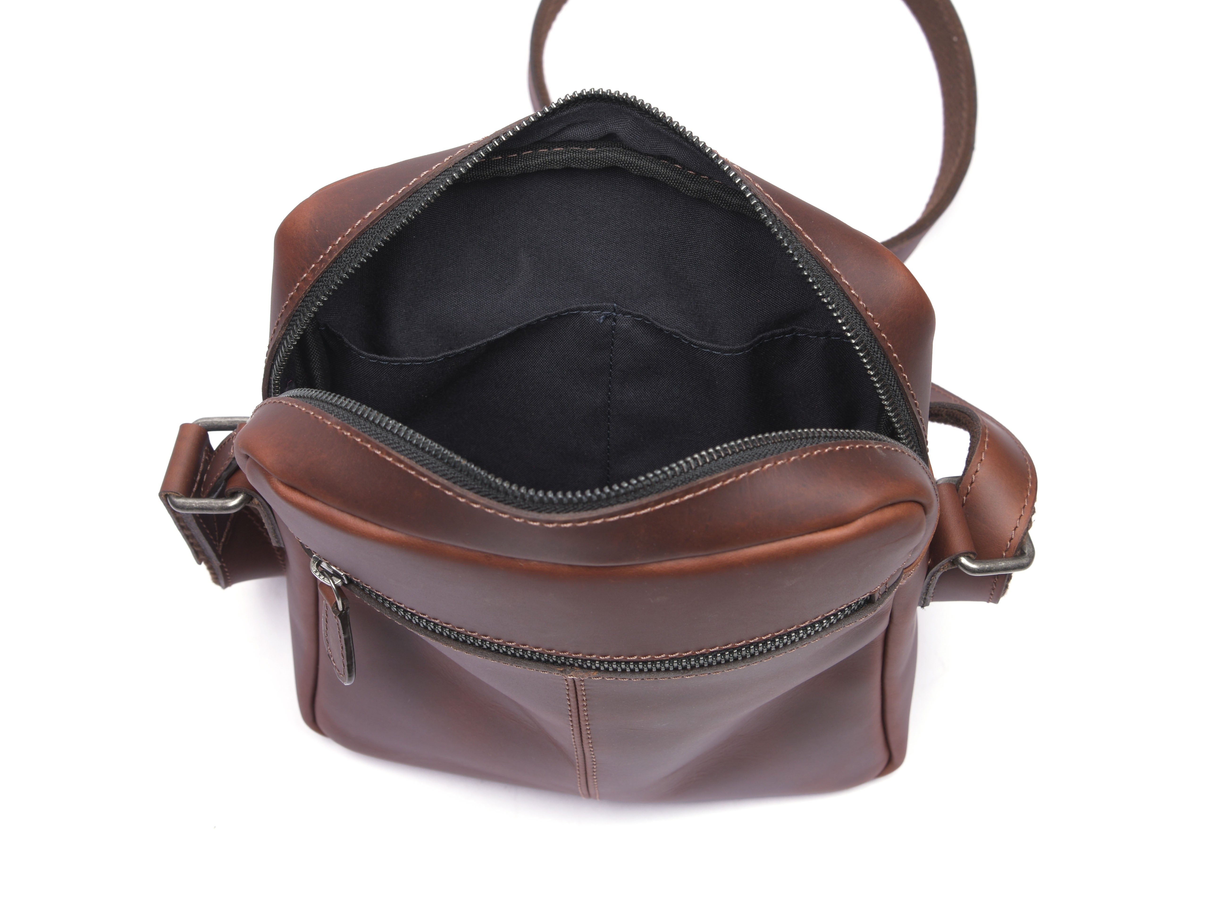 European Leather Fanny Bag – Sleek & Durable