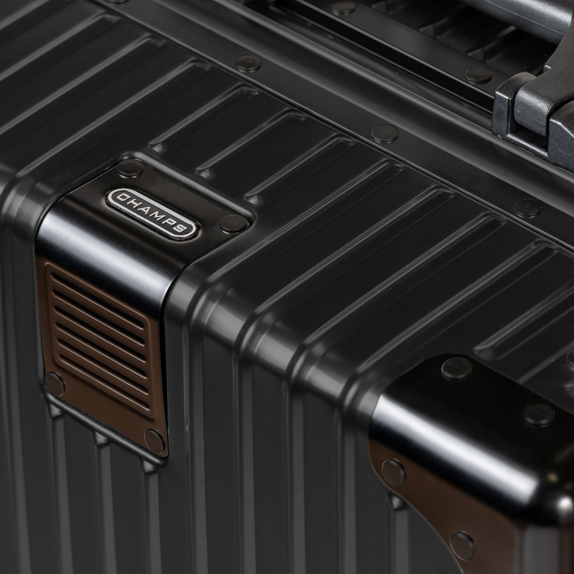 Elite / Aluminum Carry-on