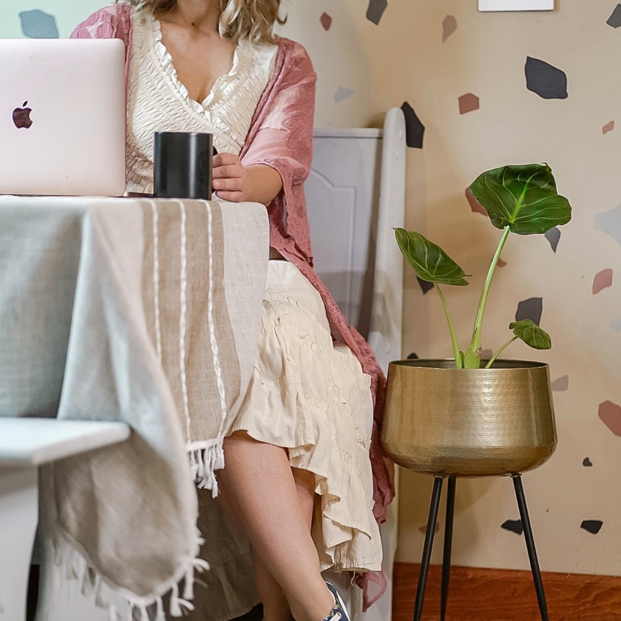 Sara - Brass Planter With Black Legs