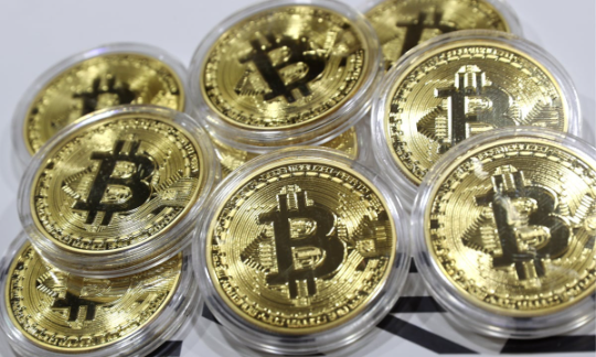 Bitcoin Coin - Gold Metal Physical Blockchain Cryptocurrency Collectible Coin