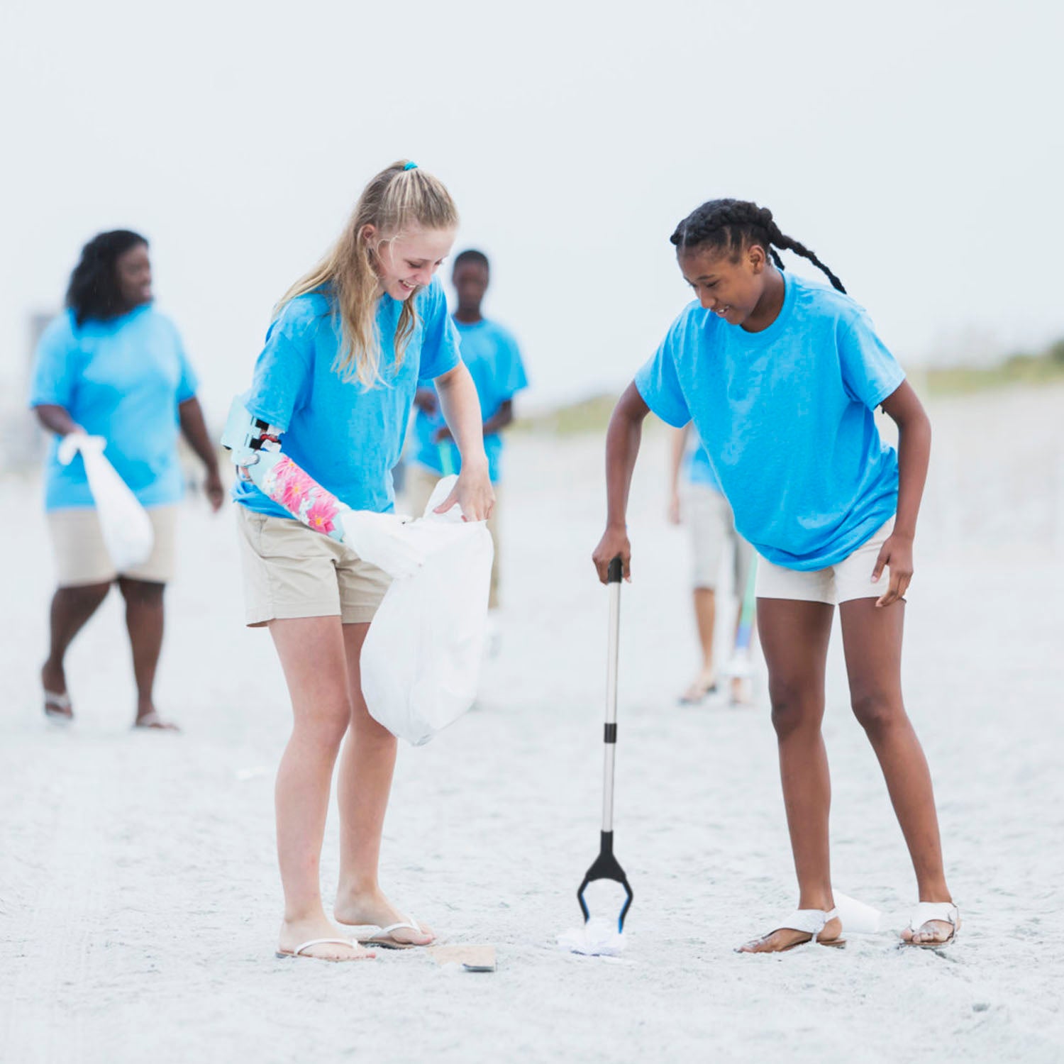 2 Pack 31.5” Folding Grabber Pick up Reaching Tool Hand Grip Heavy Duty Aid Trash Stick Litter Picker