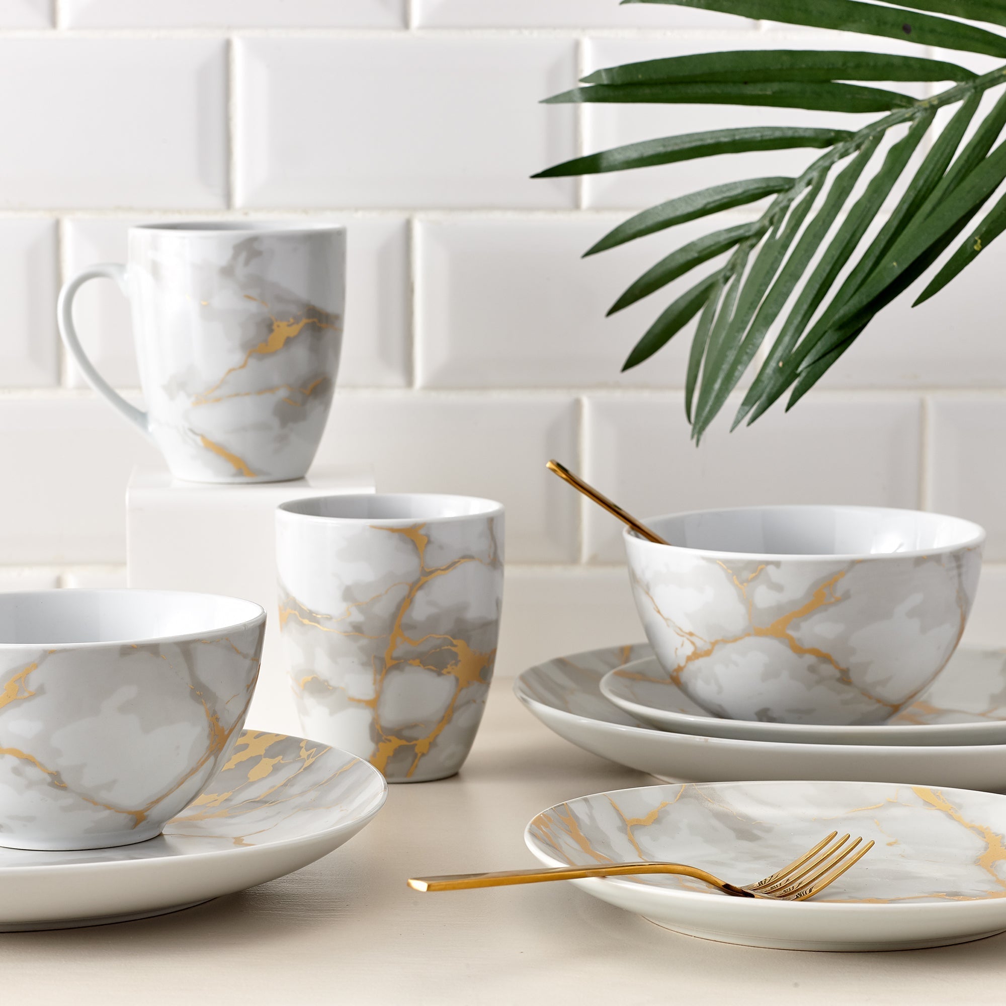 Dinnerware Set 16 Piece Coupe Porcelain Gold Marble Look, Service for 4