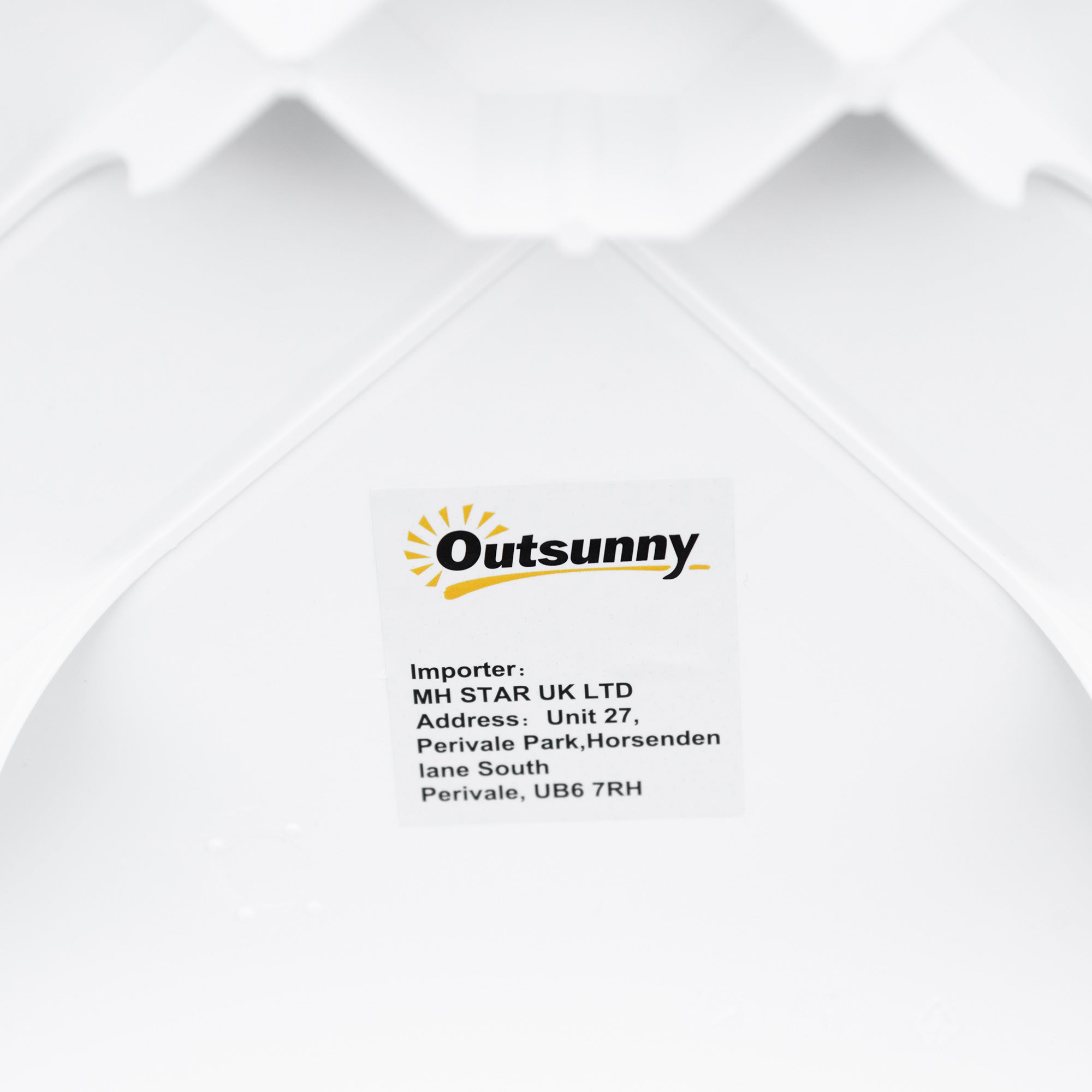 Outsunny Garden Side Table, Plastic Outdoor Square Coffee Table for Drink, Snack, White