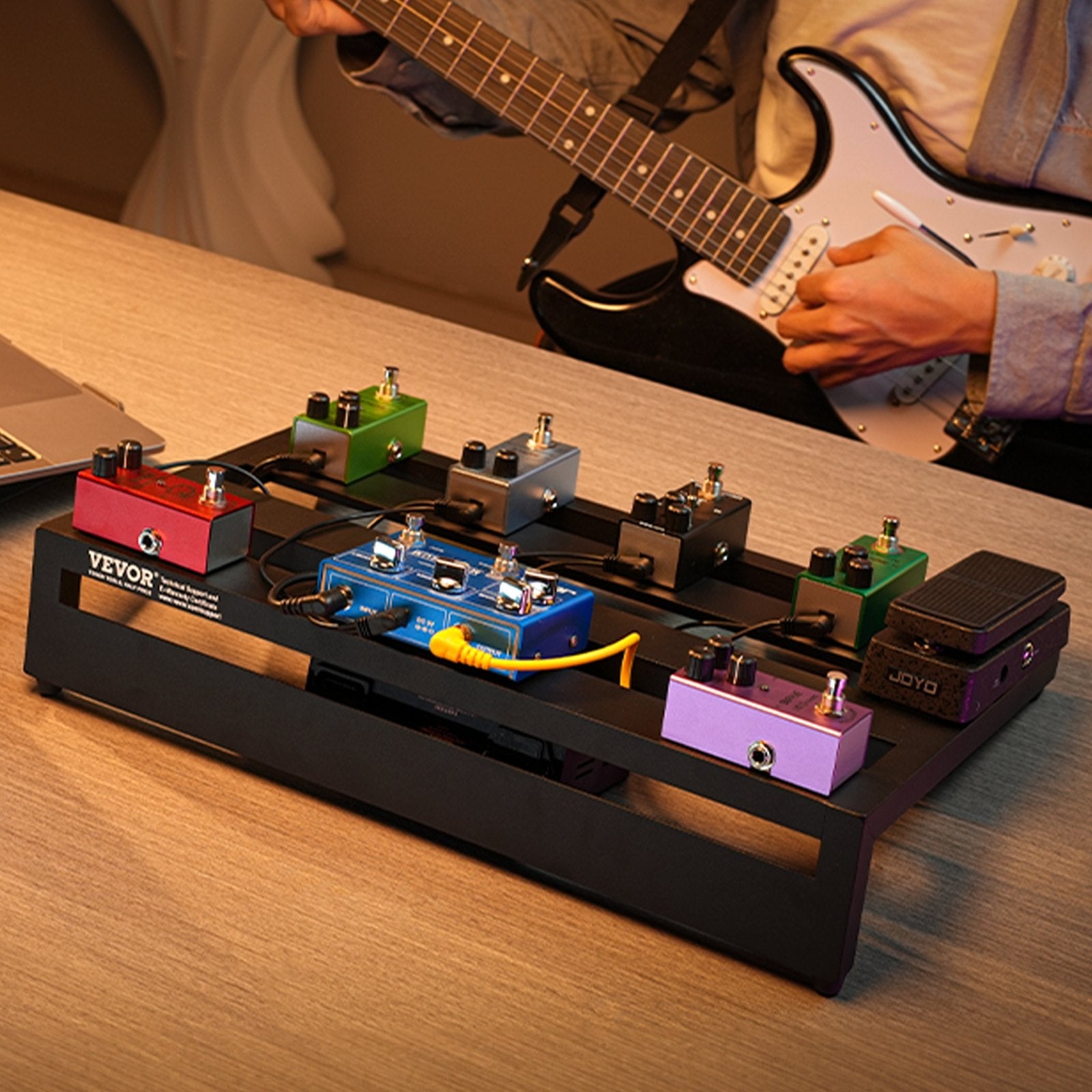 VEVOR Guitar Pedal Board, 20'' x 11'', Aluminum Alloy 2.2 lbs Super Light Guitar Effects PedalBoard, with Carry Bag Tape Fixed Strap Shoulder Strap Rolling Strips, Accommodate 10-12 Guitar Pedals