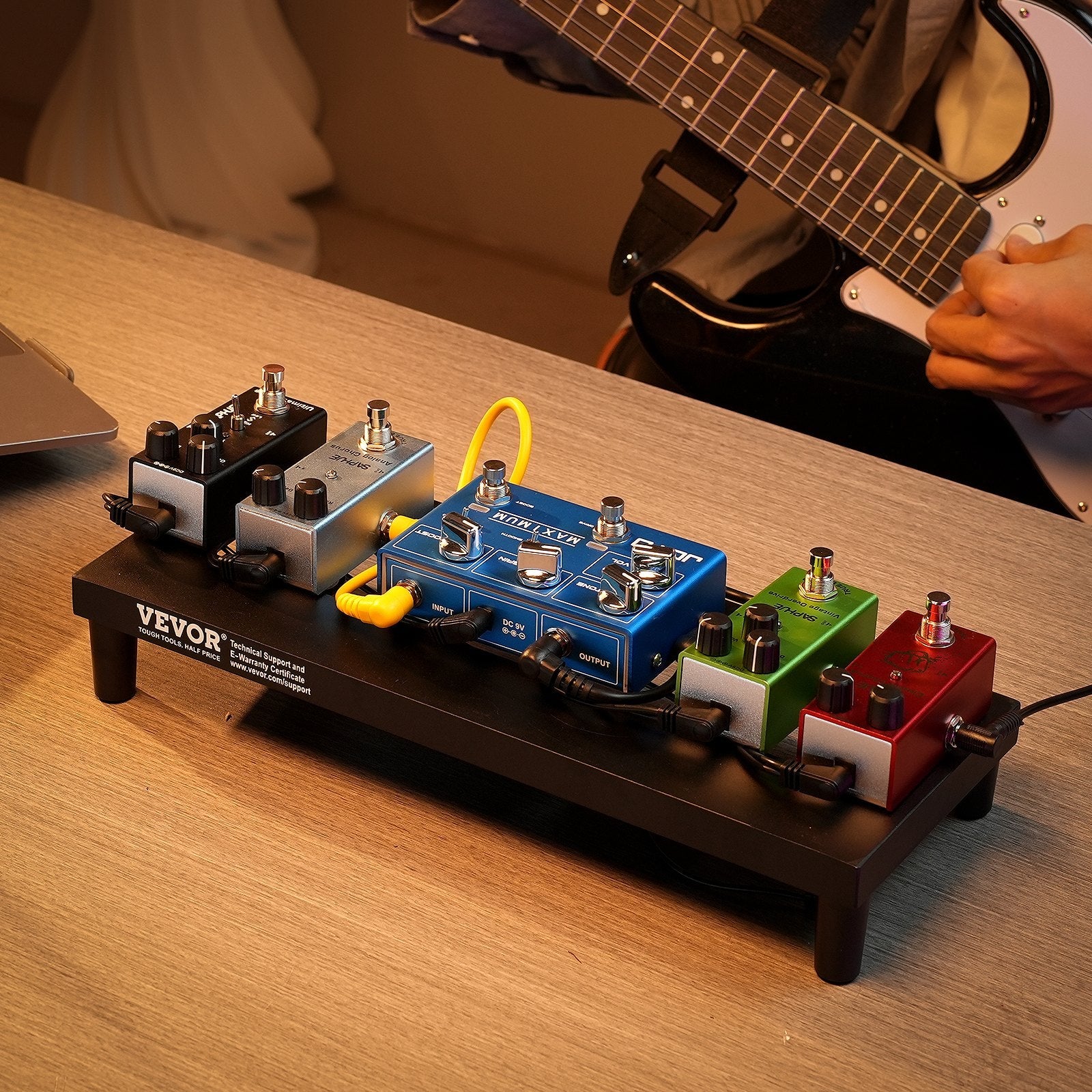 VEVOR Guitar Pedal Board, 15'' x 5.7'', Aluminum Alloy 0.8 lbs Super Light Guitar Effects PedalBoard with Carry Bag High Quality Tape Fixed Strap Shoulder Strap, Accommodate 4-6 Guitar Pedals, Small