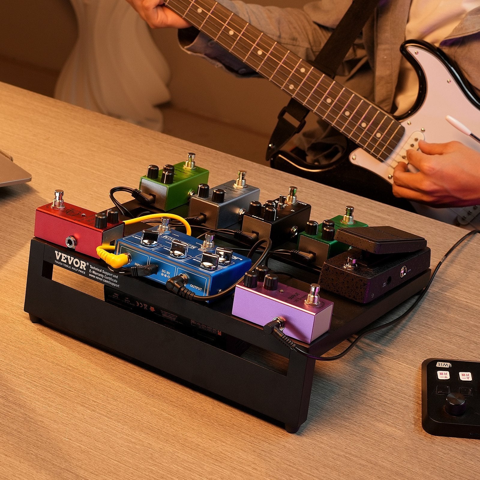 VEVOR Guitar Pedal Board, 14'' x 11'', Aluminum Alloy 1.7 lbs Super Light Guitar Effects Pedal Board with Carry Bag High Quality Tape Fixed Strap Shoulder Strap, Accommodate 8 Guitar Pedals, Medium