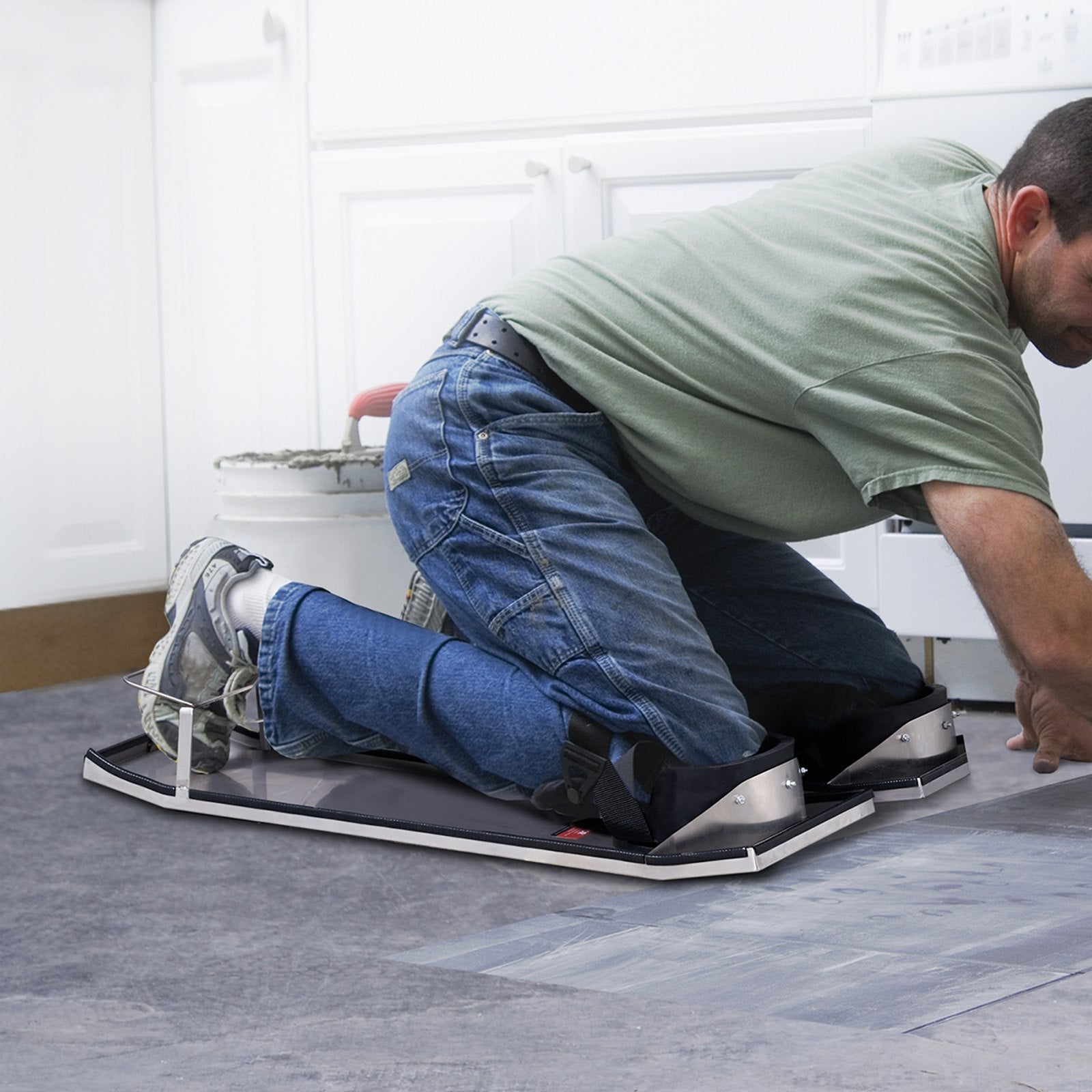 VEVOR Concrete Knee Boards Stainless Steel, 30'' x 10'' Concrete Sliders, Knee Boards For Concrete, Concrete Knee Pads Moving Sliders, with Knee Pads & Board Straps for Cement and Concrete Finishing