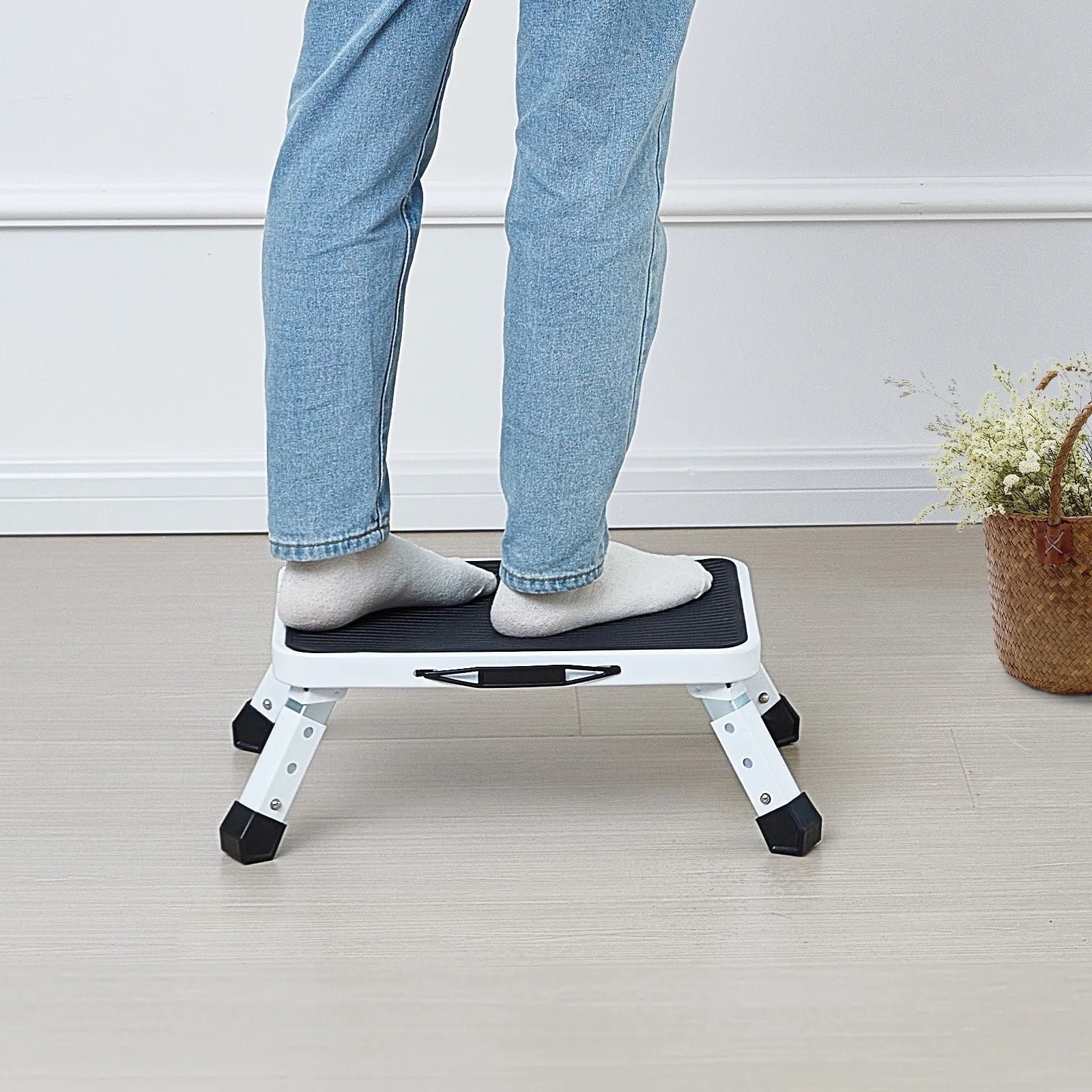 VEVOR Step Stool 1-Step 330lbs Capacity, Folding Steel Step Ladder 3 Adjustable Height, Portable Toddler Step Stools for Adults, Non-Slip Sturdy Step Ladders for Office, RVs, Pets, Bathrooms,Bedrooms
