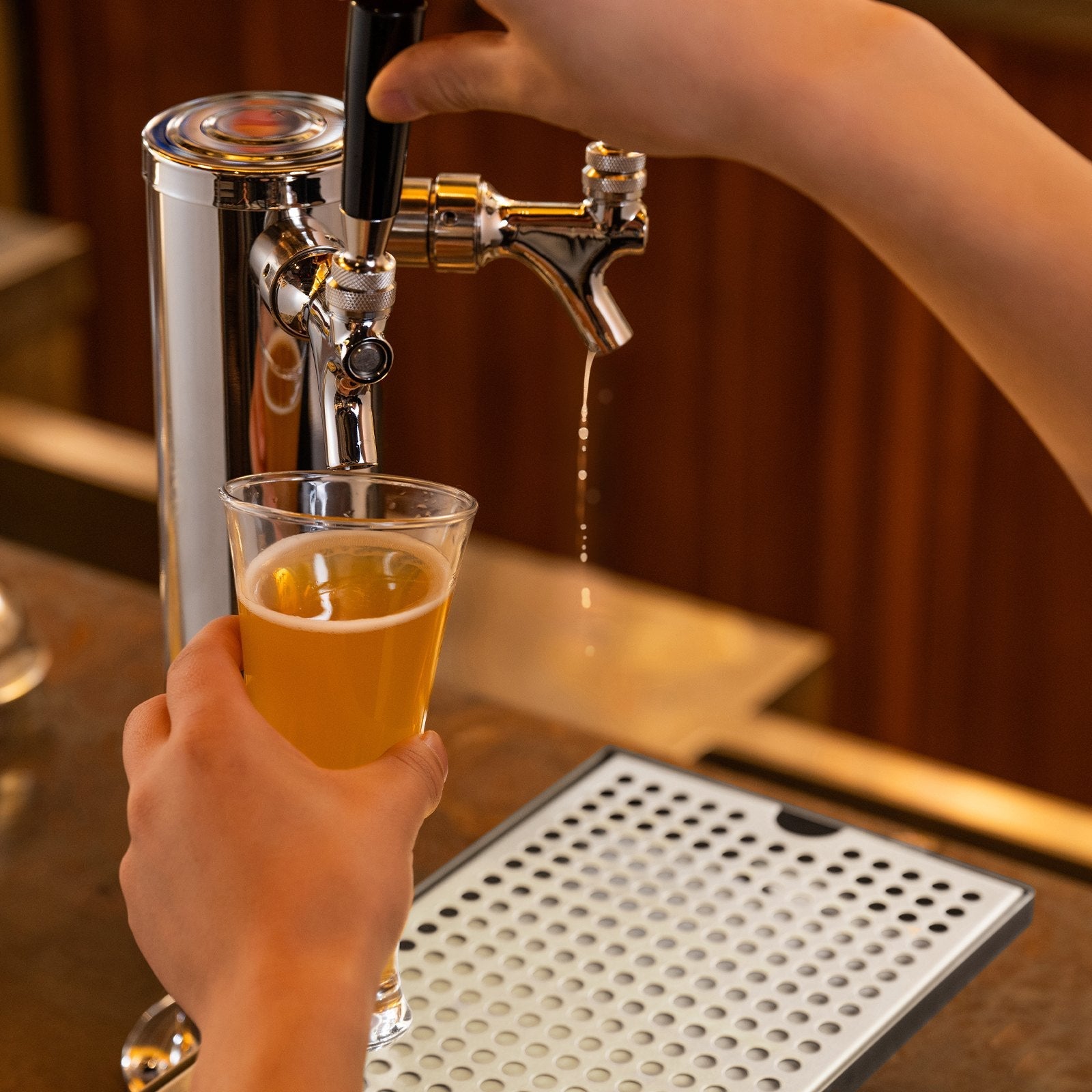 VEVOR Kegerator Beer Drip Tray, 304 Stainless Steel Keg Drip Trays with 4 Non-Slip Rubber Pads and Detachable Cover, Heat / Cold Resistant Beer Tower Drip Pan for Bar Restaurant Coffee Shop Home