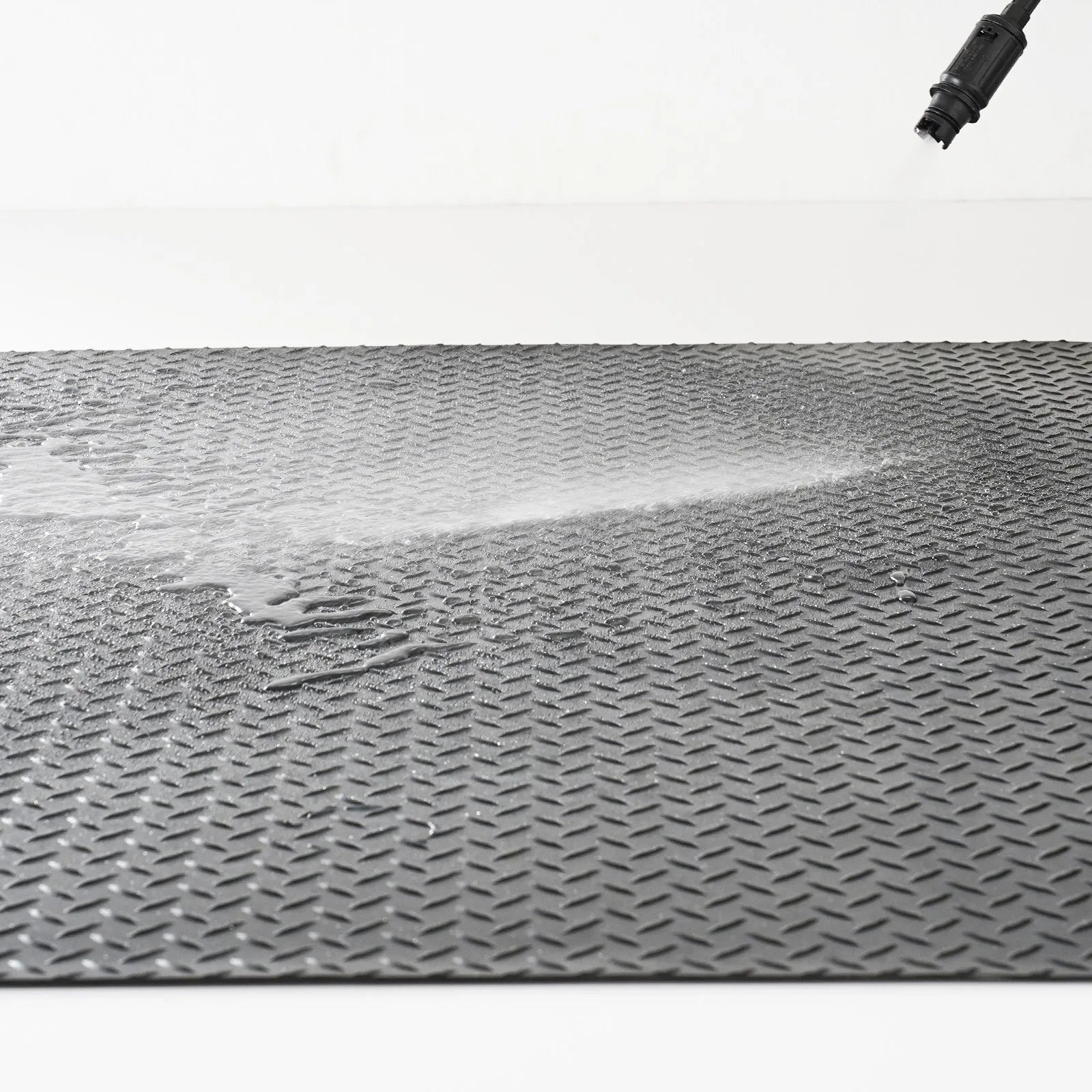 VEVOR Diamond-Plate Rubber Flooring Roll, 3 mm x 4 ft x 6 ft Garage Floor Mat, SBR Rubber Garage Flooring Roll, Easy to Clean, Diamond Plate Rubber Mat for Under Cars, Garage Industry Gym, Black