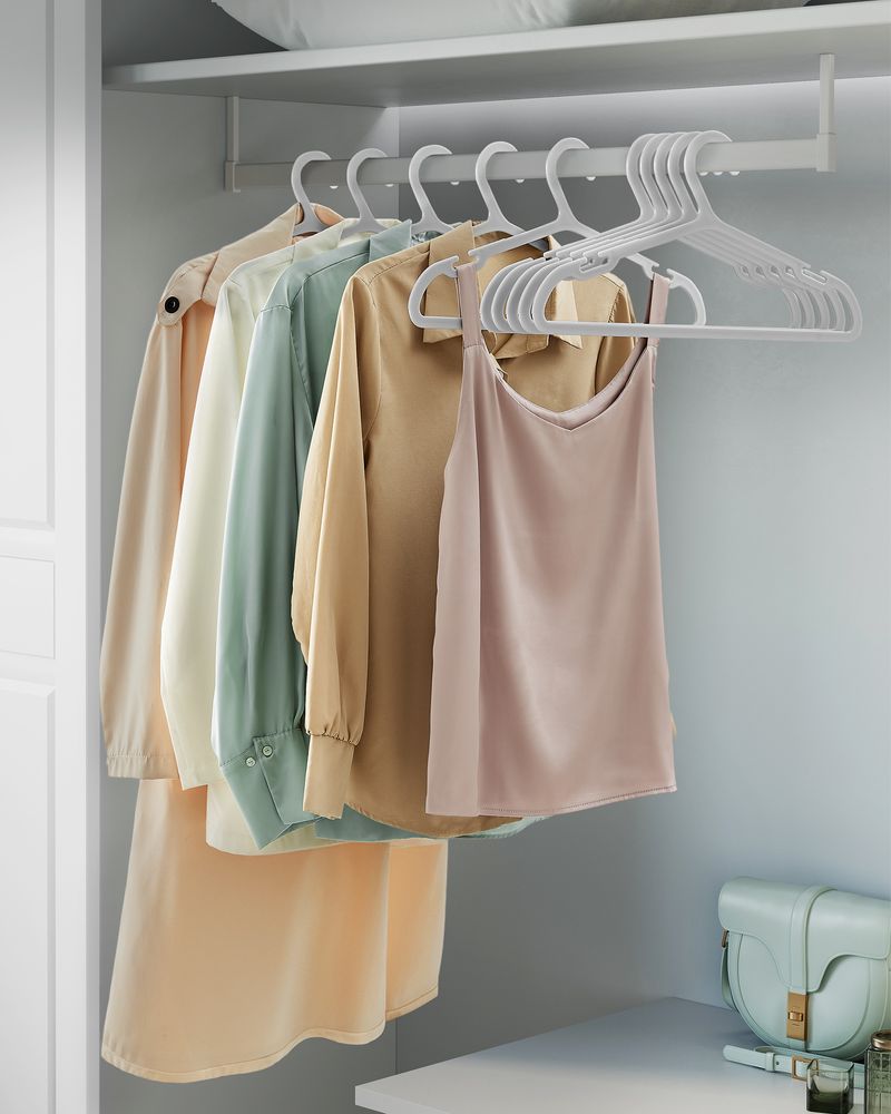 SONGMICS Plastic Hangers with Wide Shoulder Notches Pack of 50 