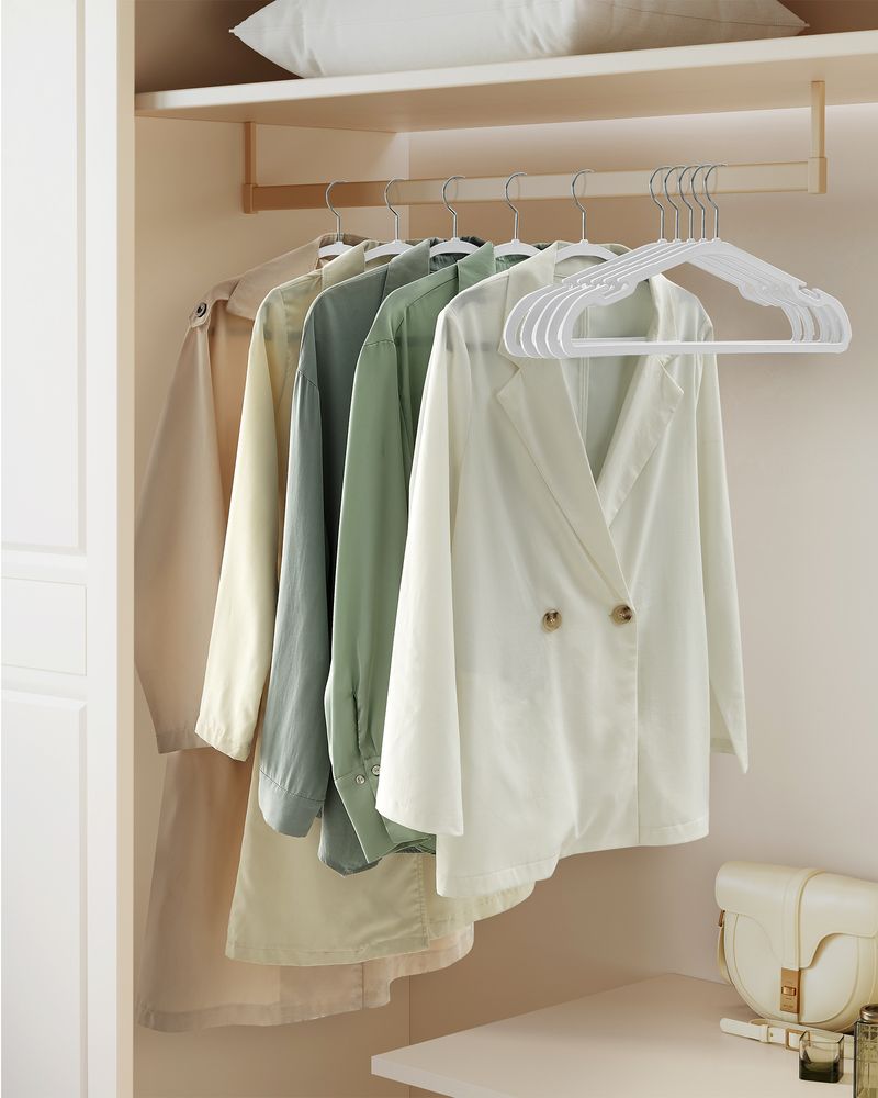 SONGMICS Heavy-Duty Plastic Clothes Hangers 50 Pack 