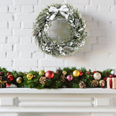 24 Inch Snowy Artificial Christmas PE Wreath with Pine ConesÂ 