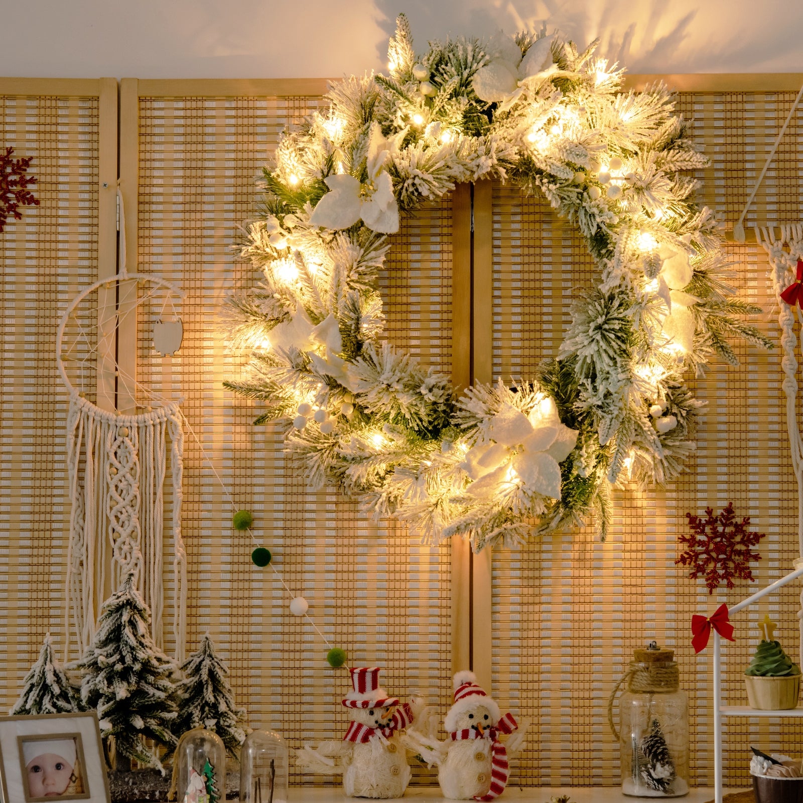 24 Inch Pre-Lit Artificial Christmas Wreath with 50 LED Lights