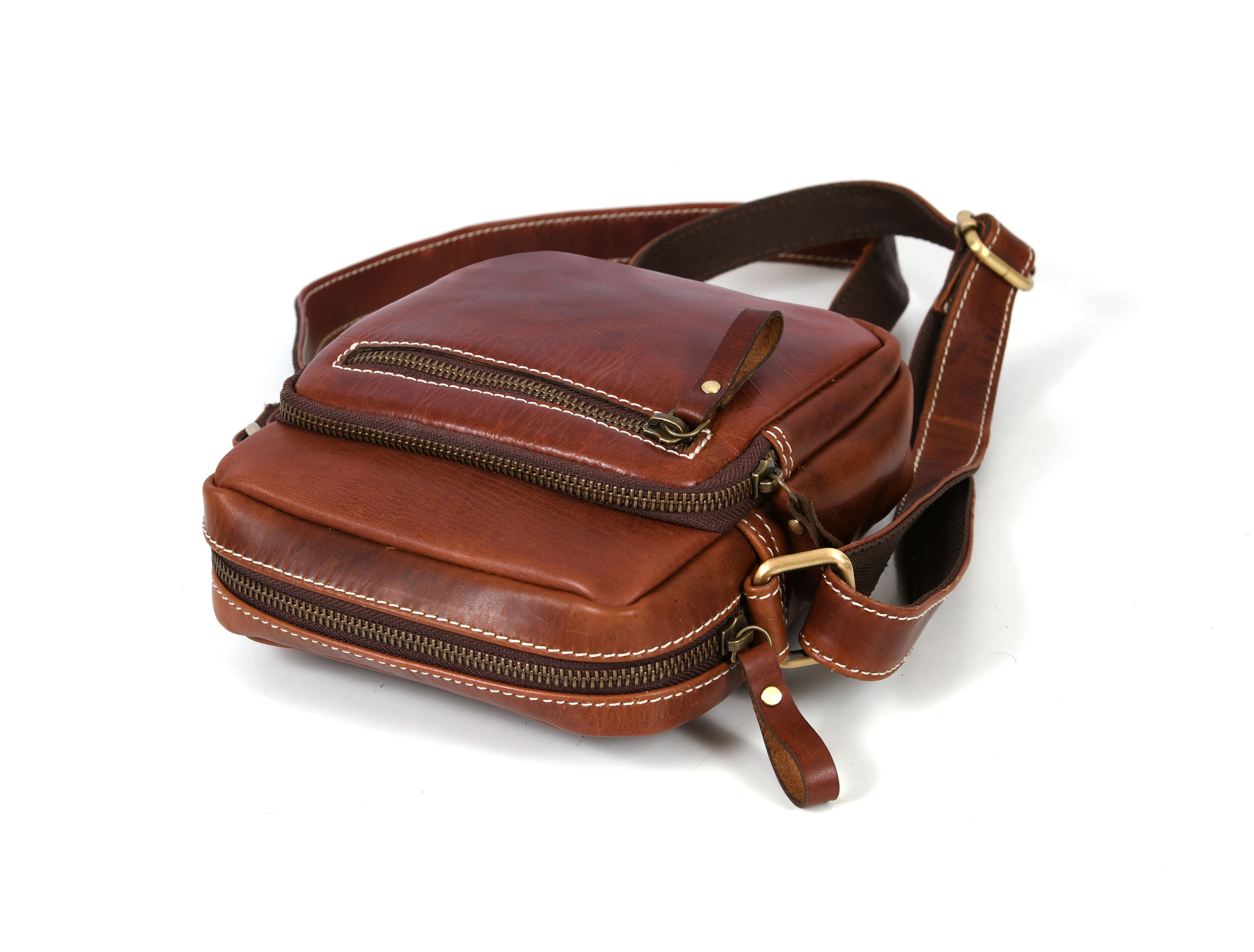 Leather Flight Crossbody Bag – Stylish & Travel Ready