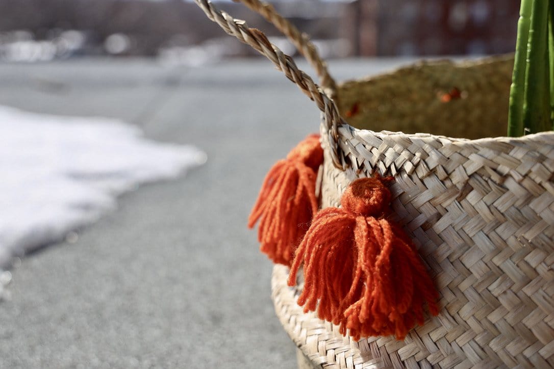 Porta - Seagrass Basket With Orange Pompoms 