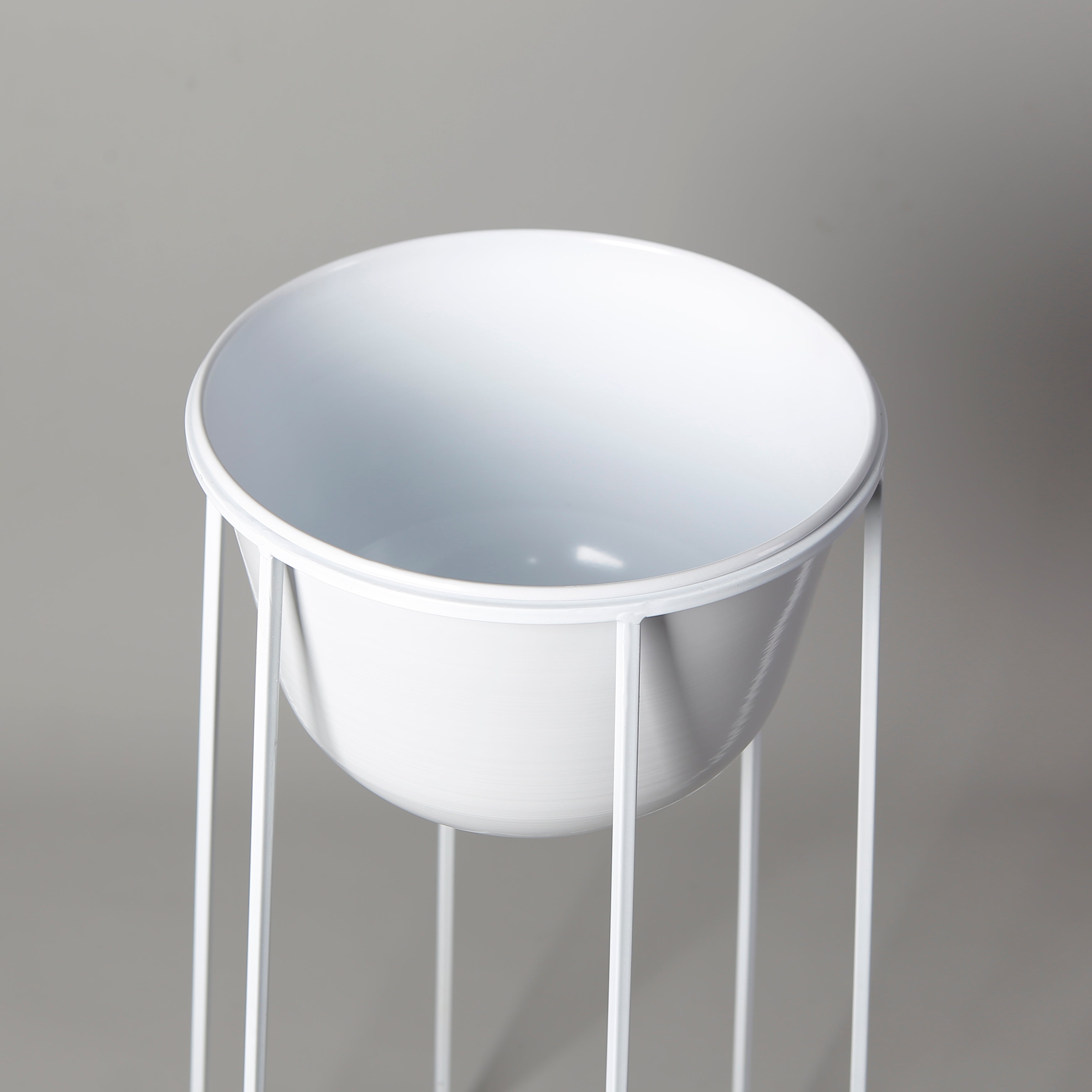 Nura White Raised Metal Pot Planter 2.5’ 