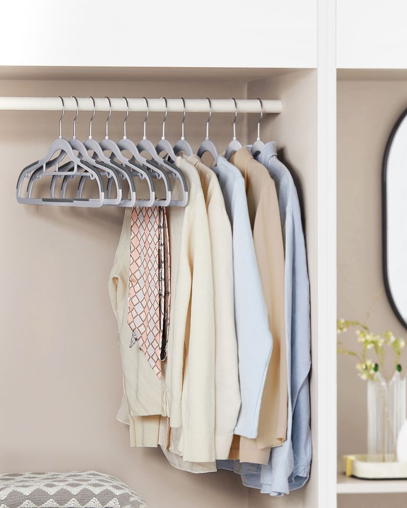 SONGMICS Heavy-Duty Plastic Hangers 