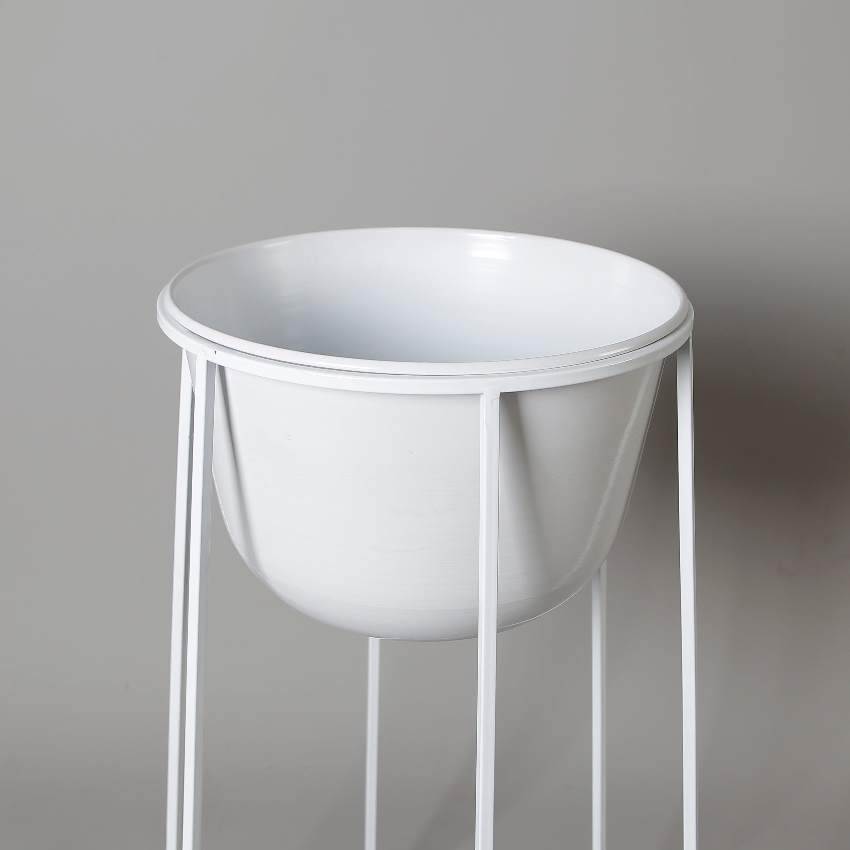 Fazel White Raised Metal Pot Planter 2’ 