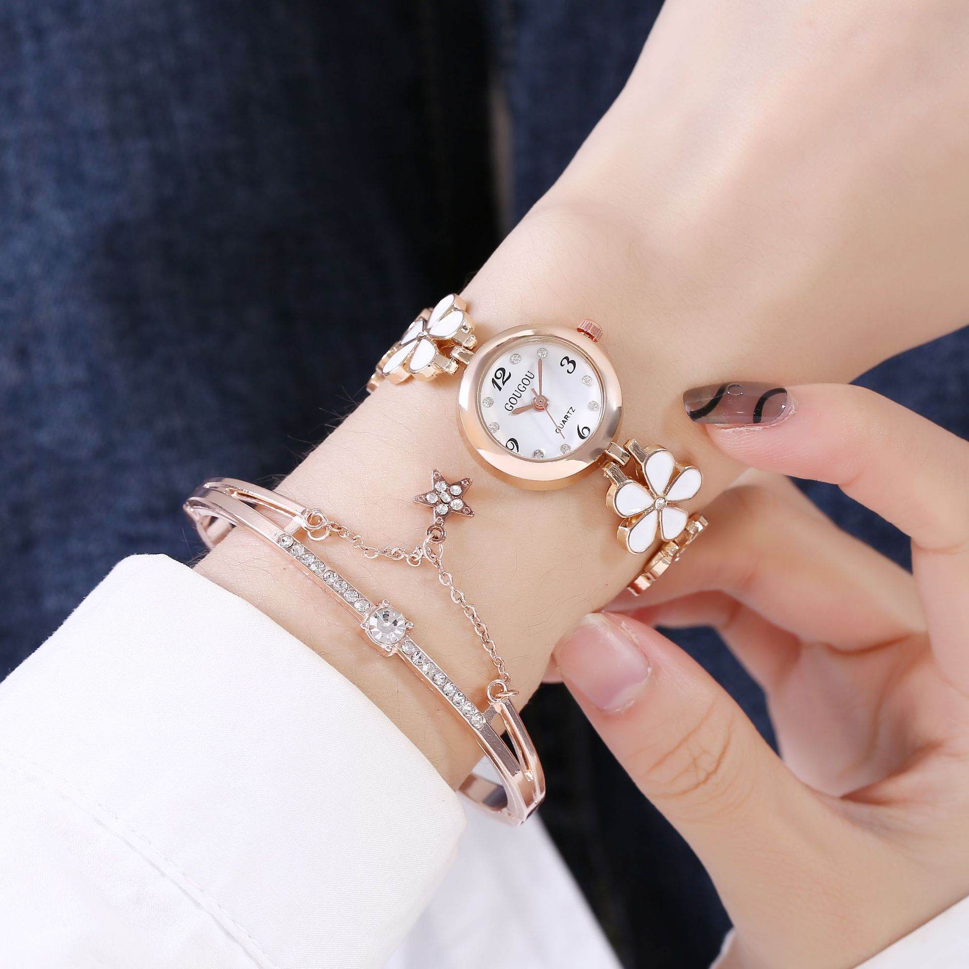 Women's Bracelet Watch Flower Disk Two-piece Bracelet Set 