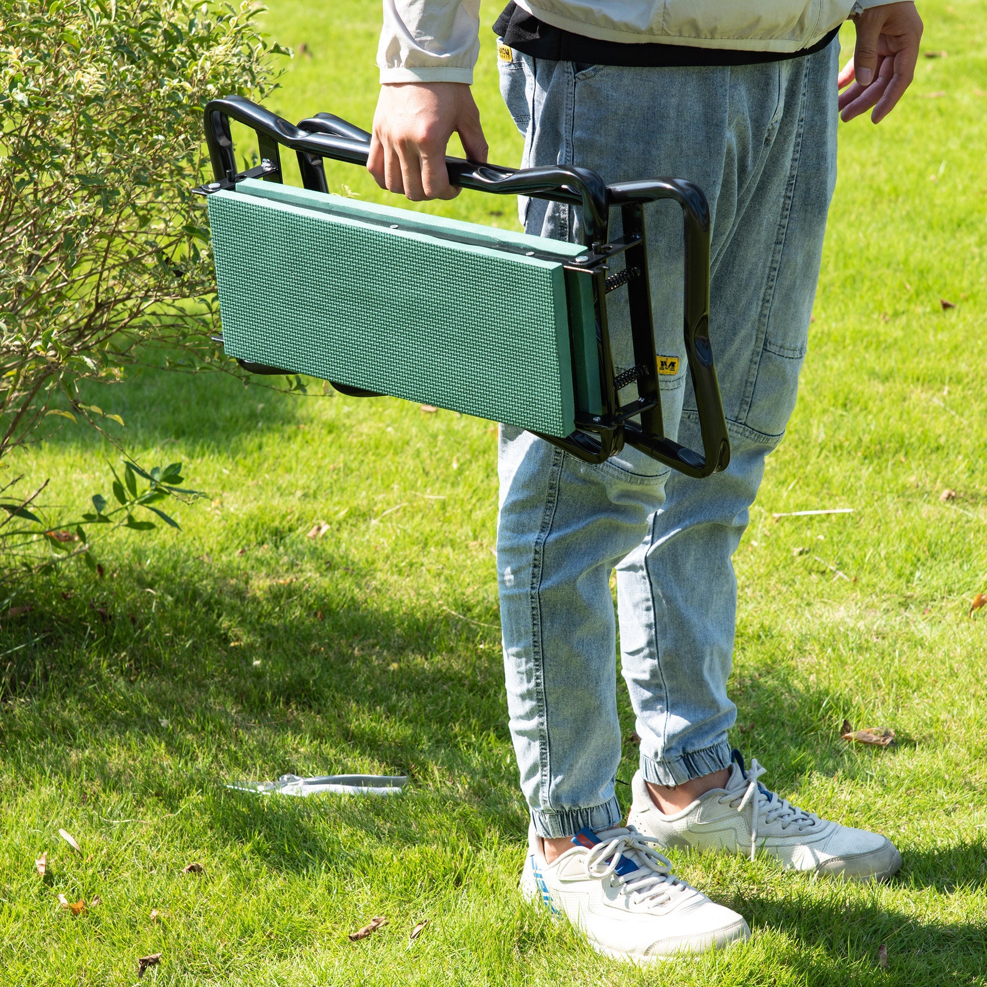Outsunny Garden Kneeler and Seat Stool Folding Gardening Chair with Thick Pad Handles 