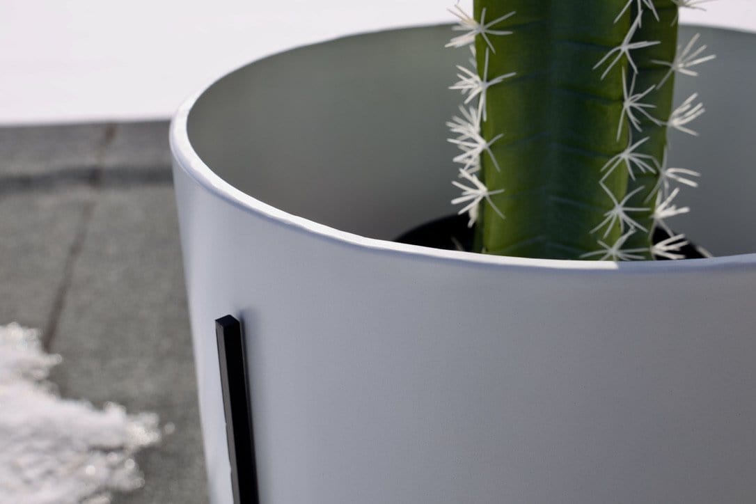 Noe - White Mid-Century Planter With Black Metal Stand 