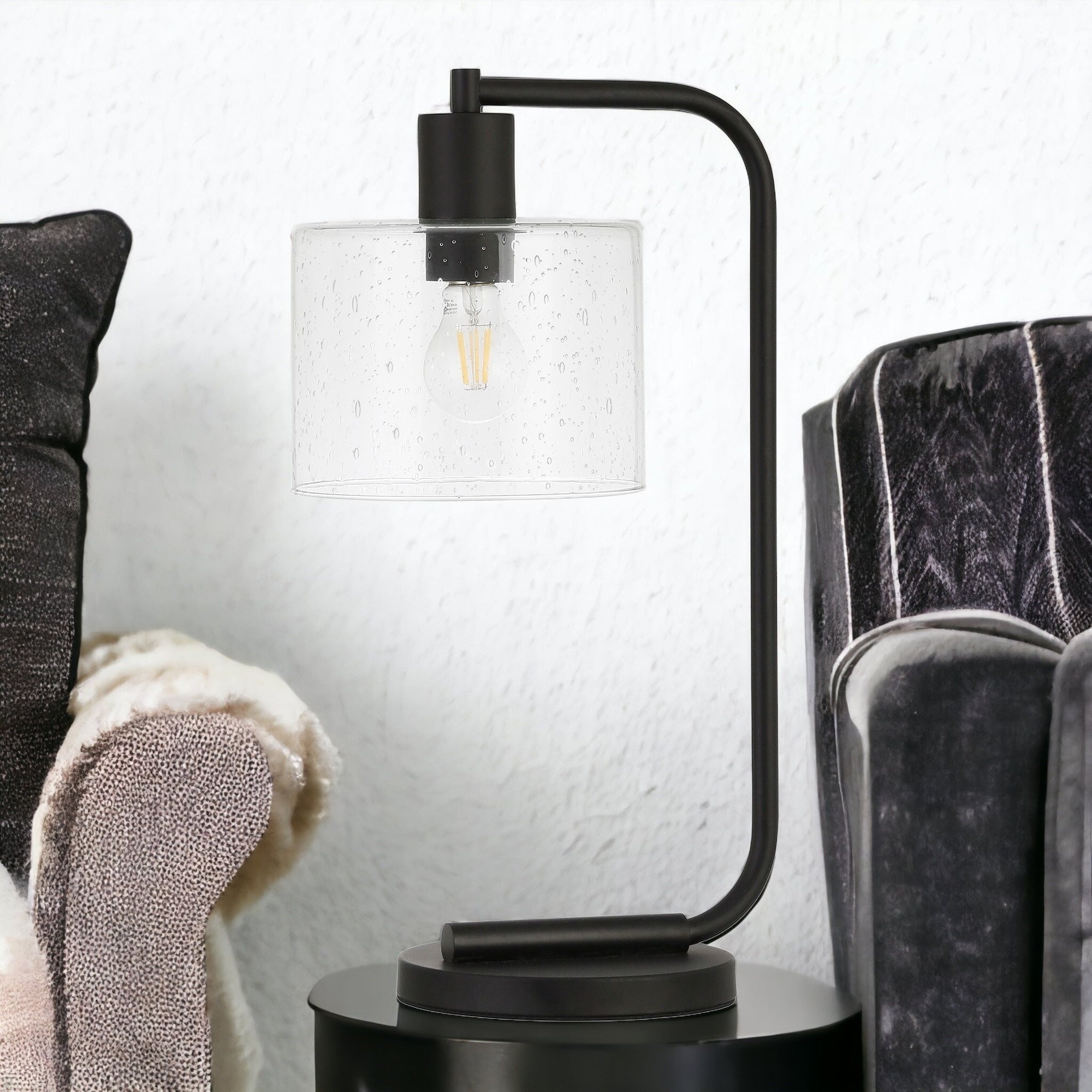 20" Black Metal Arched Table Lamp With Clear Seeded Drum Shade 