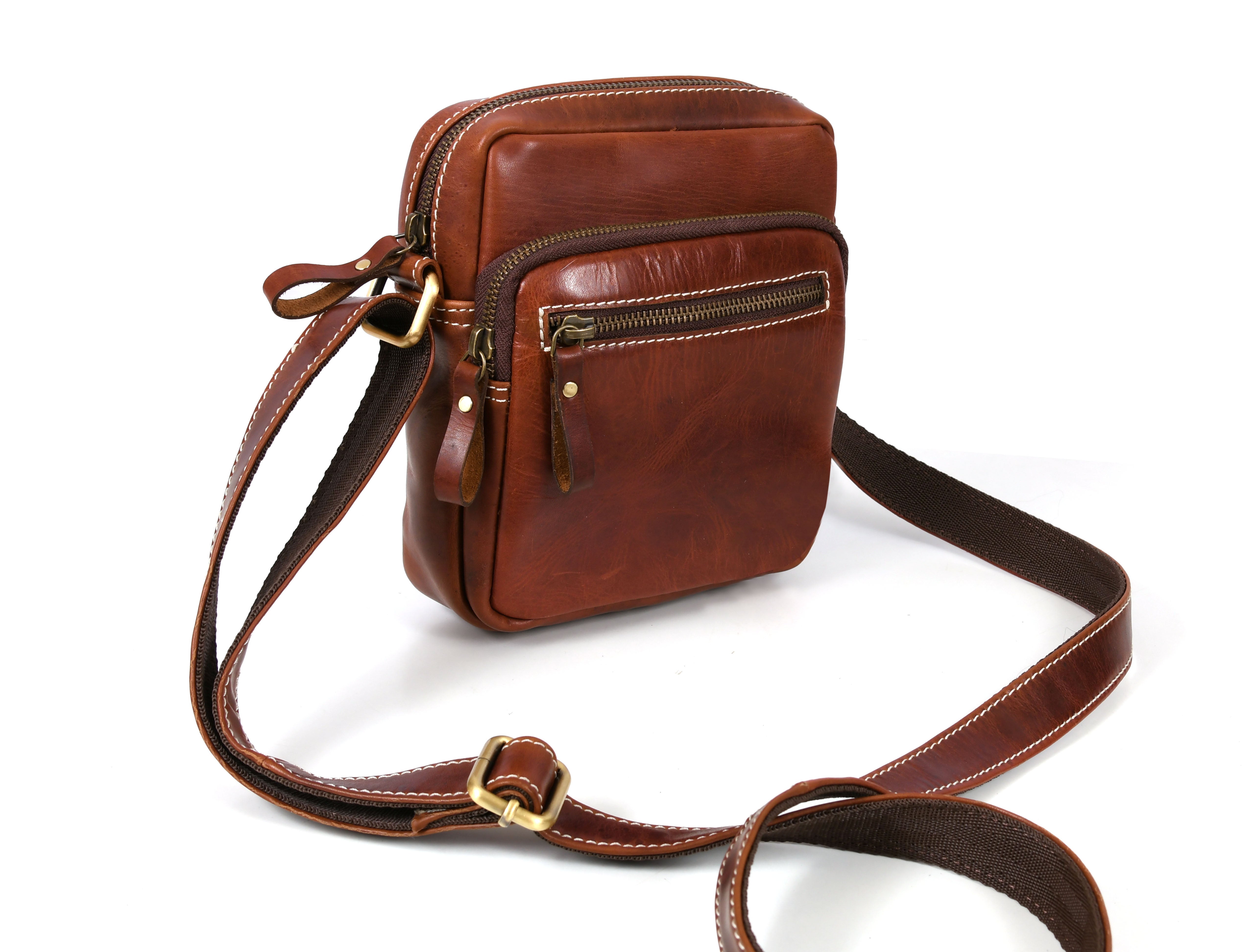 Leather Flight Crossbody Bag – Stylish & Travel Ready