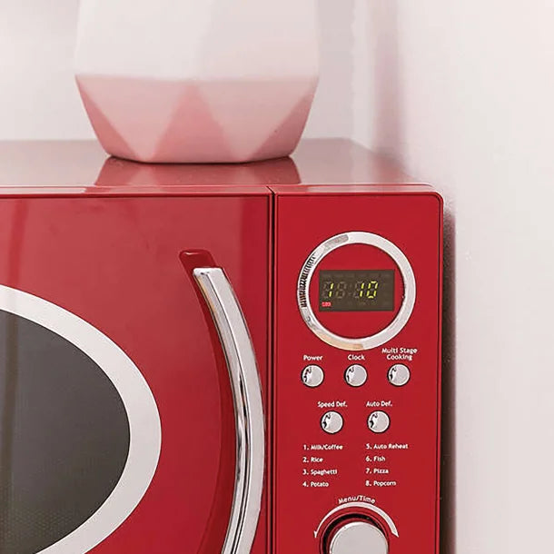 RCA 900-Watt 0.9-Cu. Ft. Retro Countertop Microwave (Red)