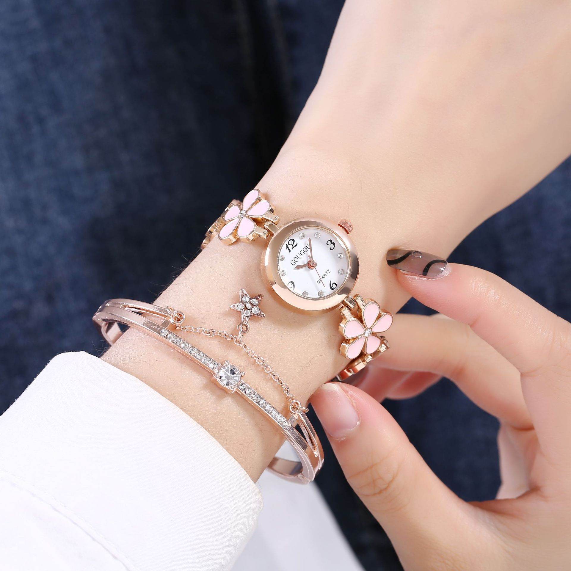 Women's Bracelet Watch Flower Disk Two-piece Bracelet Set 